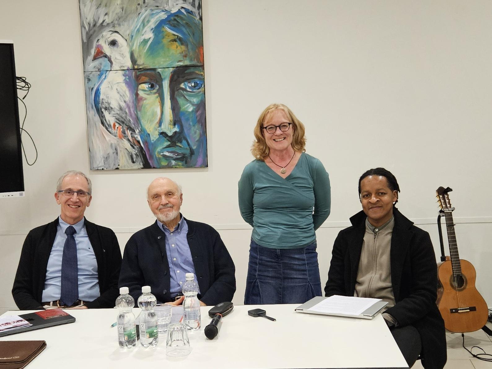 Pfarrer Thomas Bergholz, Pfarrer i.R. Otto Deutsch, KEB-Referentin Marion Latz und William Couttin (vlnr)erzählten von Beispielen aus der Versöhnungsarbeit.