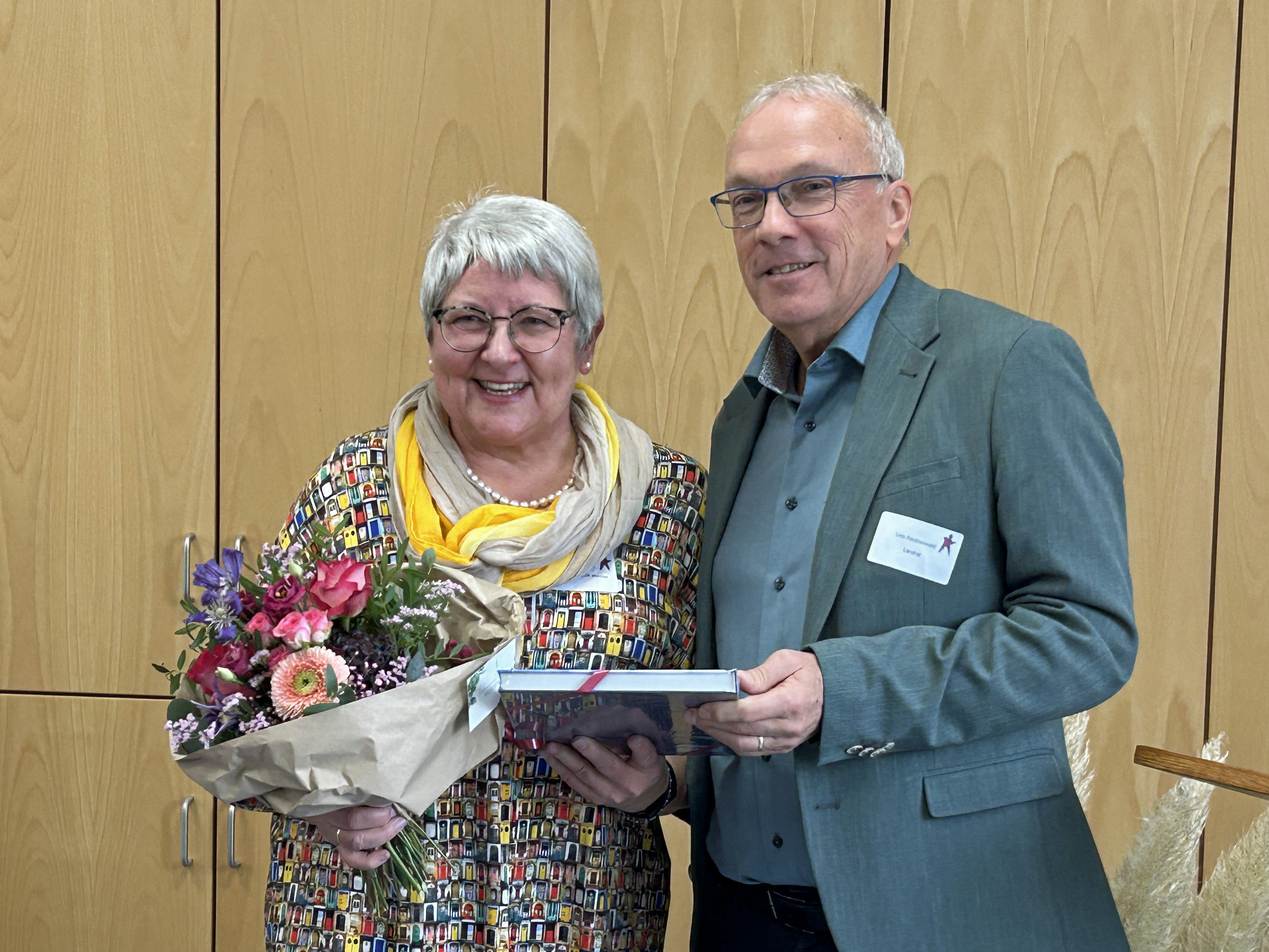 Landrat Udo Recktenwald dankte Theresia Wagner für ihre Arbeit. Sie sei auch für ihn eine wichtige Ansprechpartnerin gewesen.