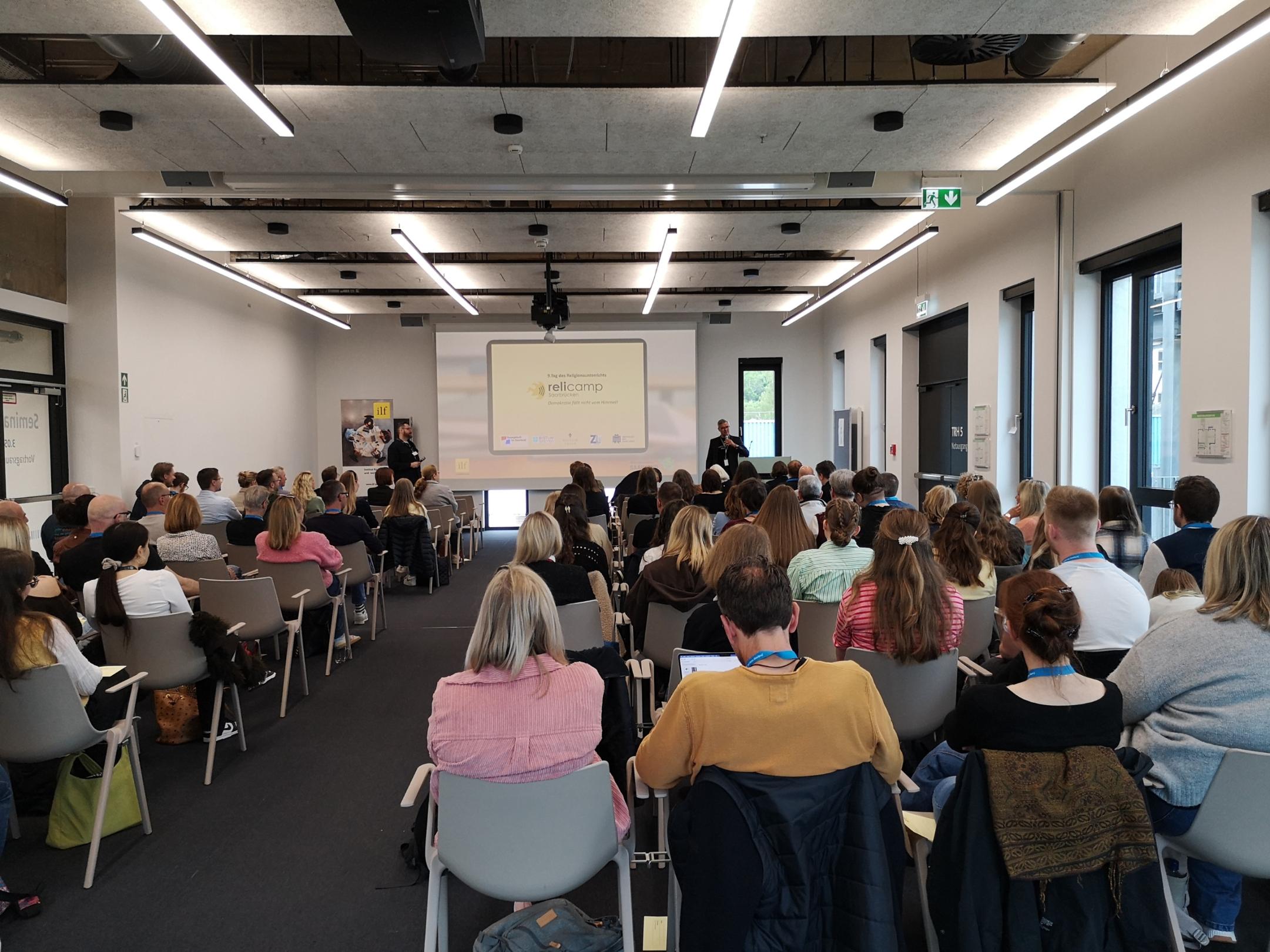 Am „Relicamp“ im Innovations Center der Saar-Uni nahmen rund 100 Religionslehrkräfte aller Schulformen und Studierende teil.