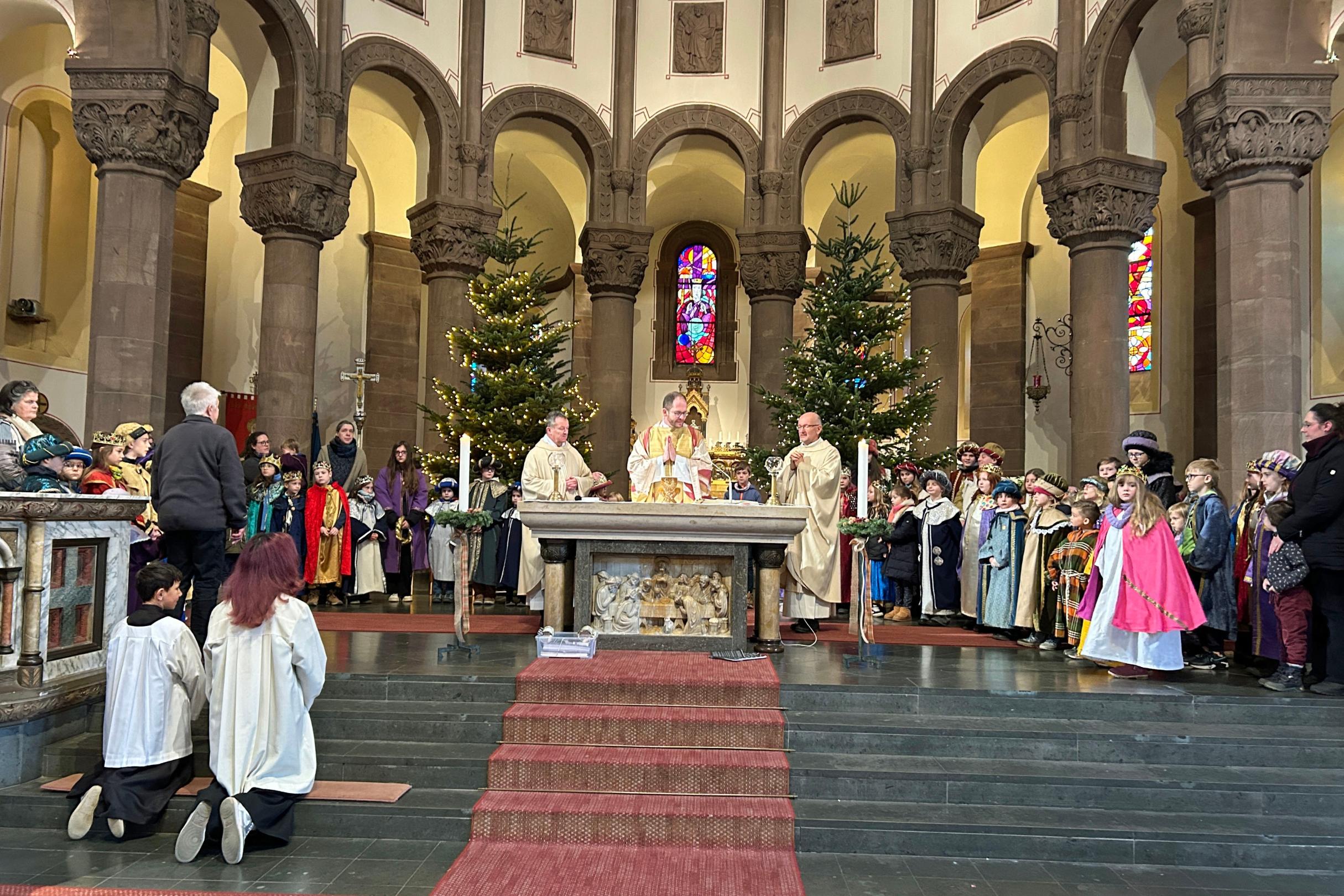 Gabenbereitung während des Aussendungsgottesdiensts