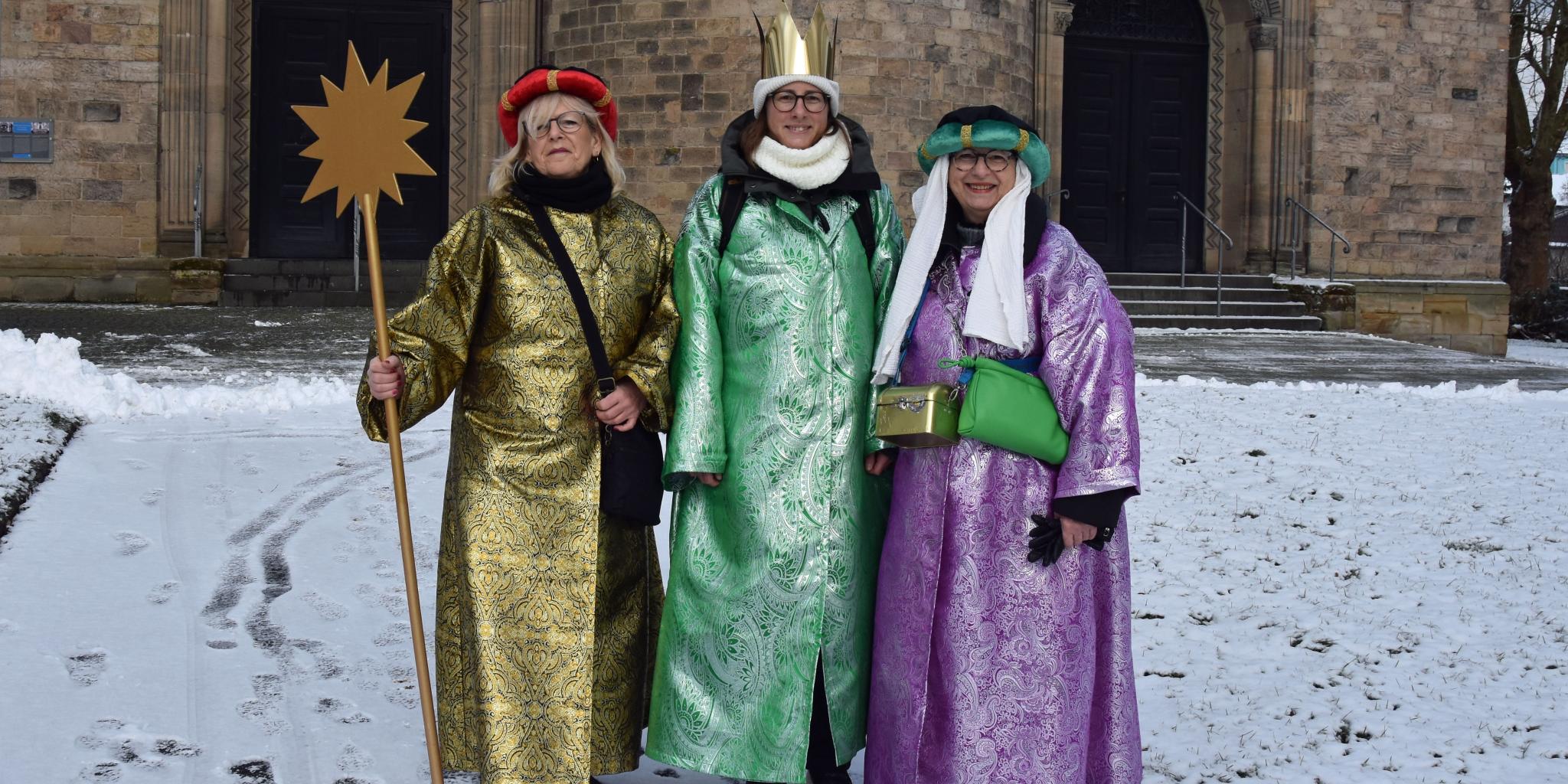 Christiane Boor, Nina Altpeter und Maria Altpeter waren in Lauterbach als Sternsingerinnen unterwegs.