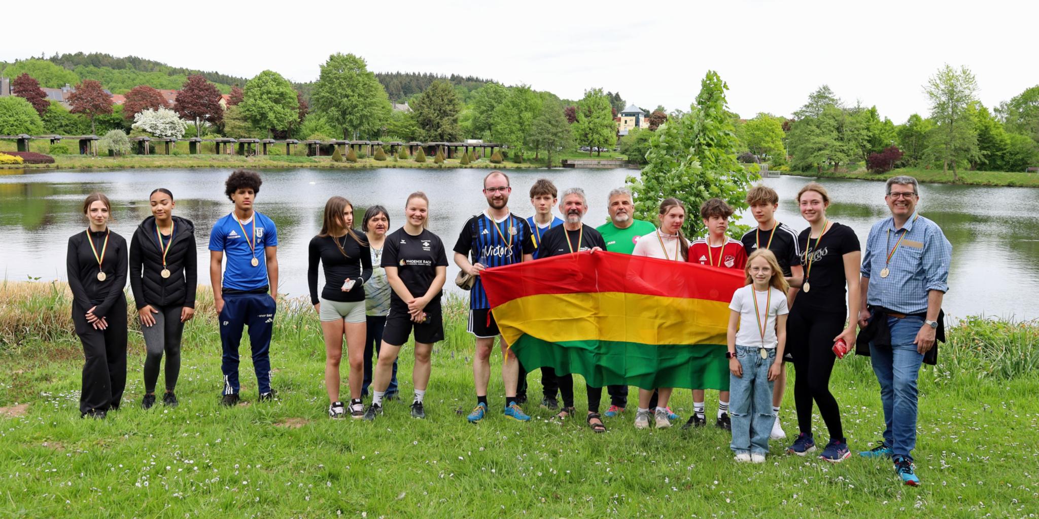 Firmbewerberinnen und Firmbewerber im Pastoralen Raum Wadern haben beim Spendenlauf 'Viva Bolivia' Geld für Menschen in Bolivien erlaufen.