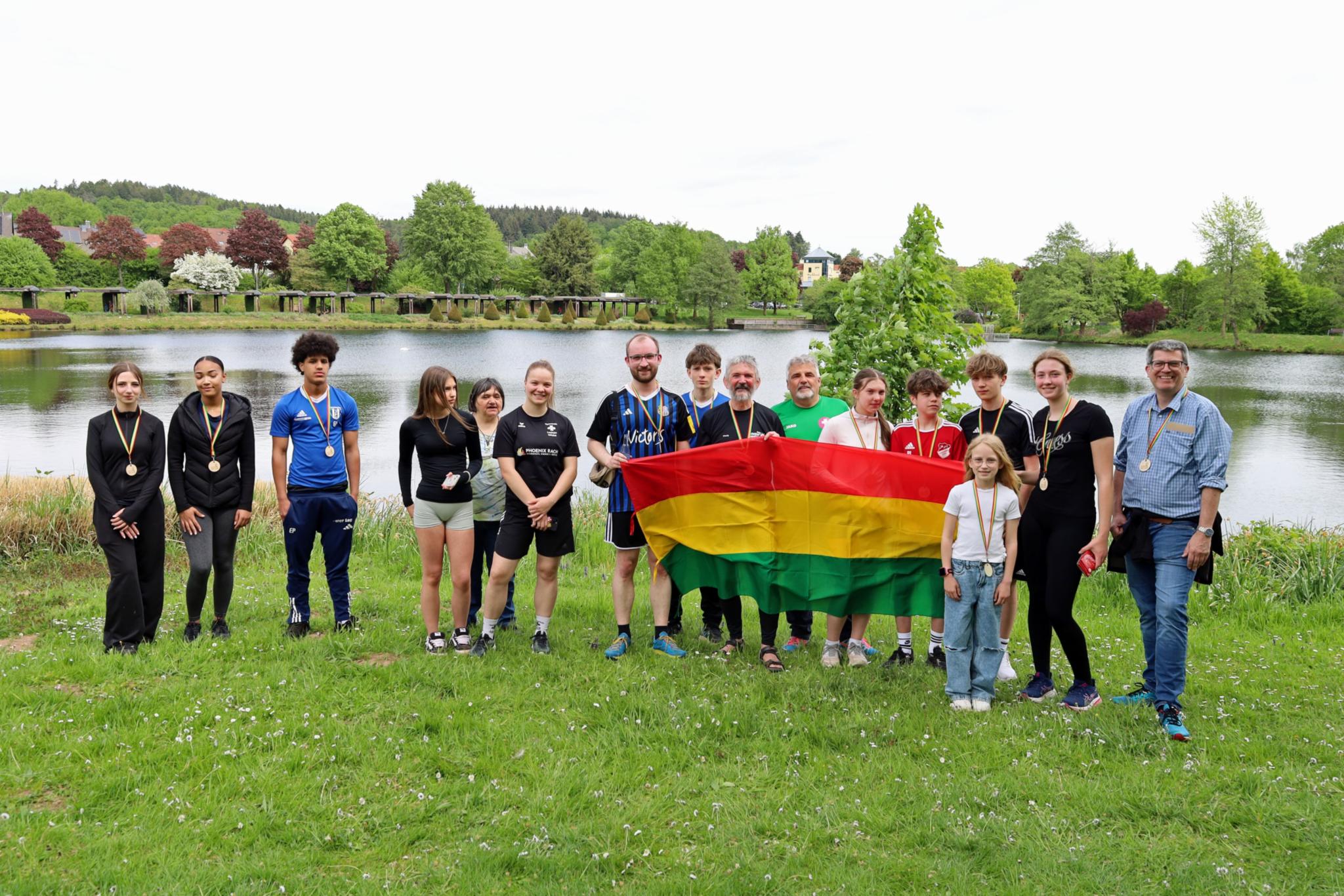 Firmbewerberinnen und Firmbewerber im Pastoralen Raum Wadern haben beim Spendenlauf 'Viva Bolivia' Geld für Menschen in Bolivien erlaufen.
