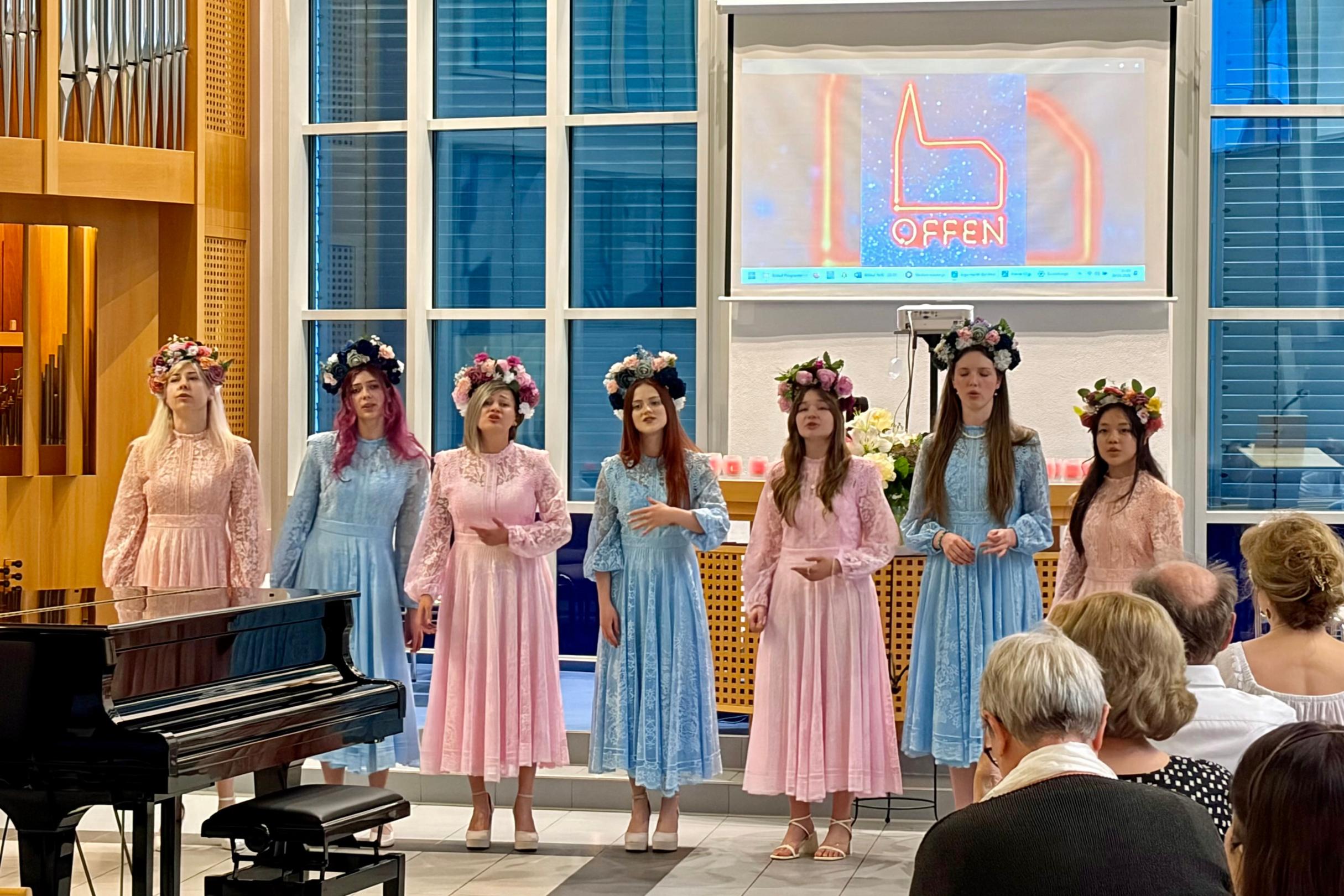 Die Gesangsgruppe 'Blumen der Ukraine' trat in der Neuapostolischen Kirche in Saarbrücken auf.