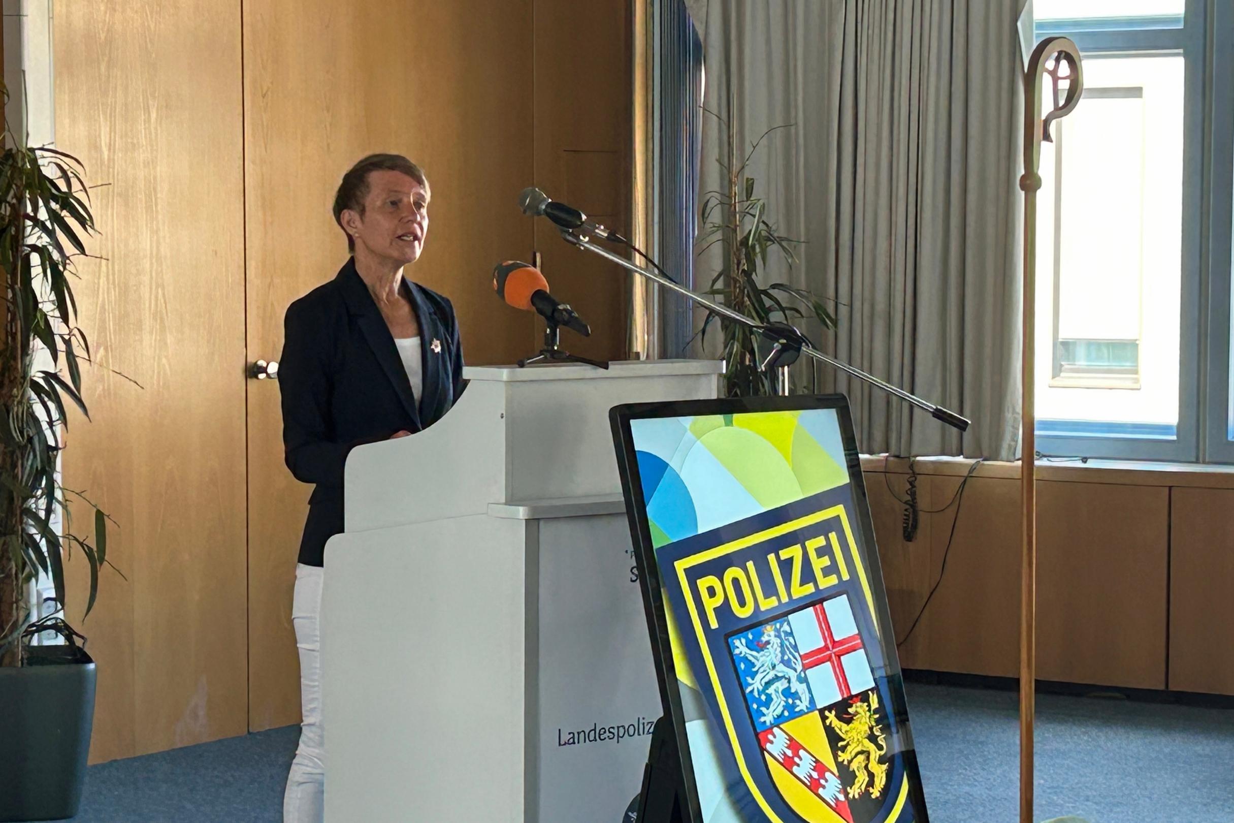 „Es ist mir eine Ehre und Auftrag zugleich, Sie in Ihrem anspruchsvollen Beruf zu begleiten“, sagte die neue Polizeiseelsorgerin Carmen Folz.