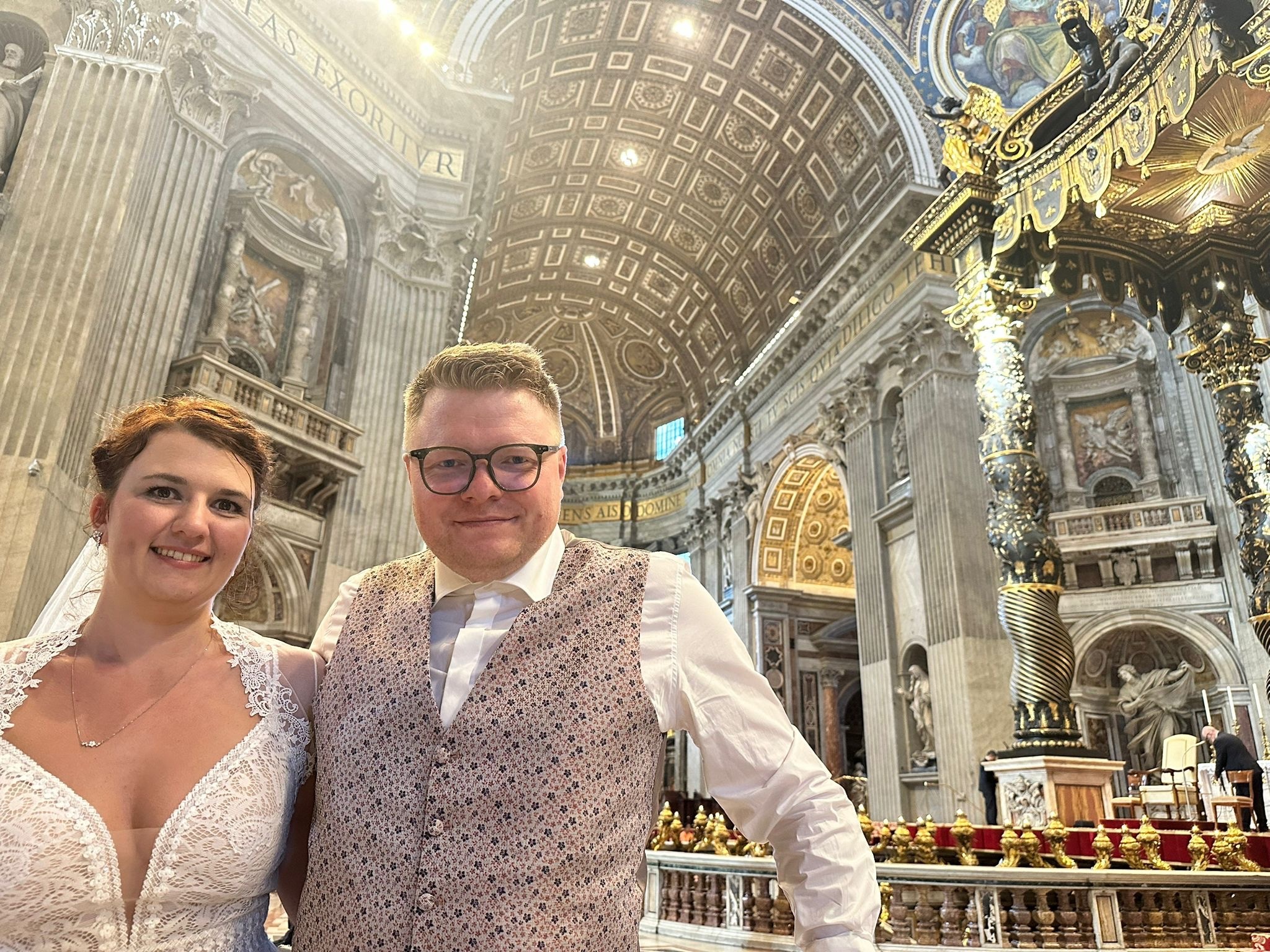 Privater Schnappschuss von Saskia und Philipp nach der Audienz im Petersdom.