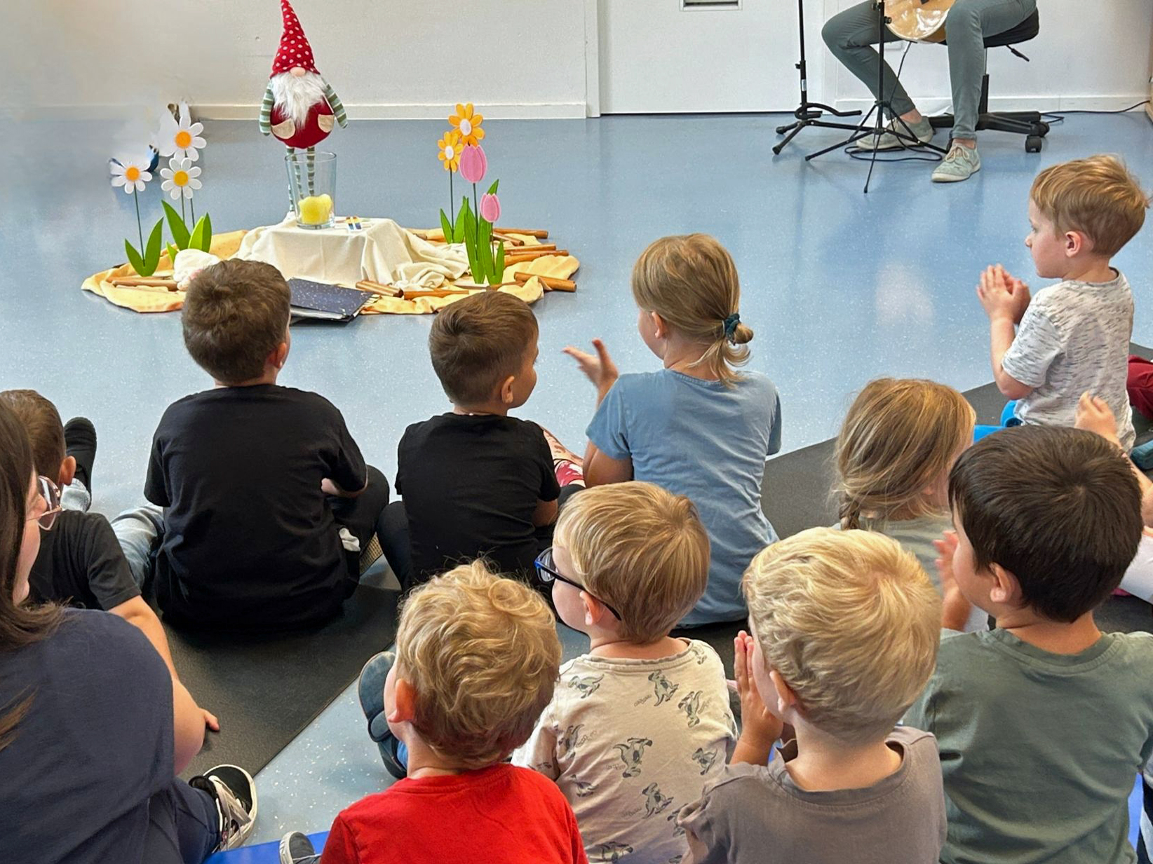 Der 'Willi-Chor' der Kita St. Willibrord in Siersburg begrüßte die Gäste musikalisch.