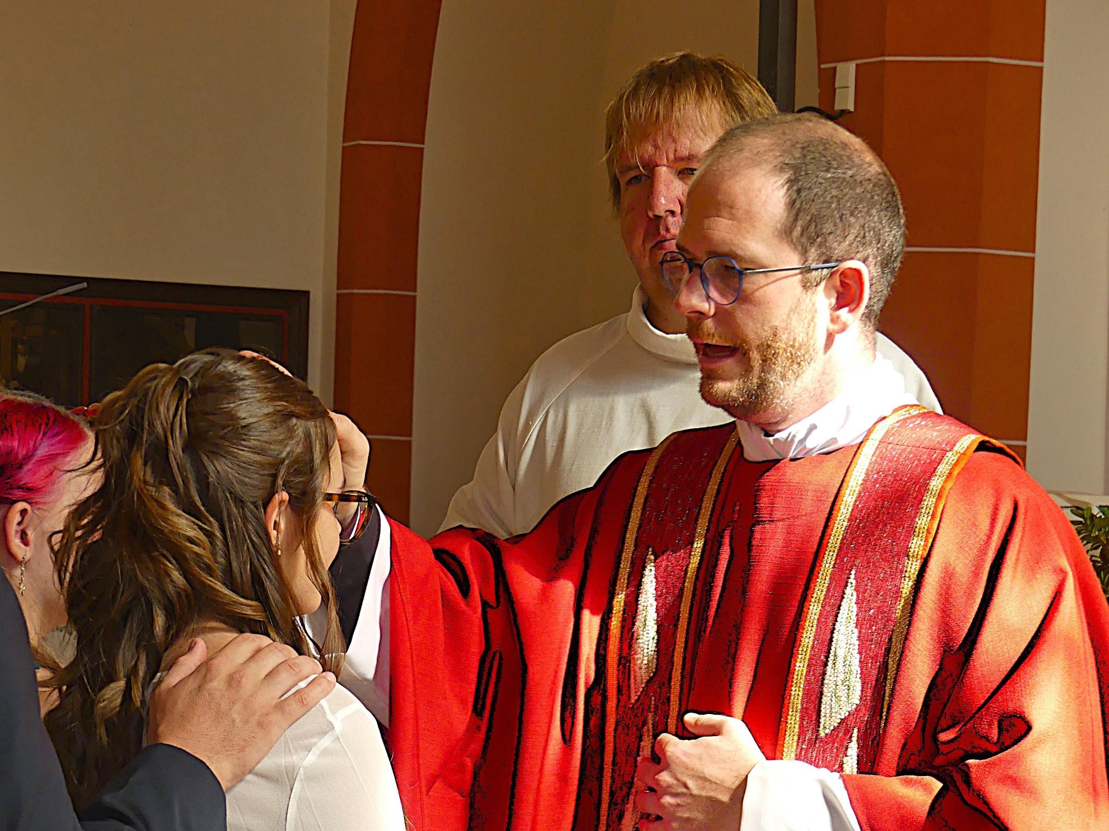 Jugendpfarrer Thomas Hufschmidt spendete 50 Jugendlichen im Pastoralen Raum Idar-Oberstein das Sakrament der FIrmung.
