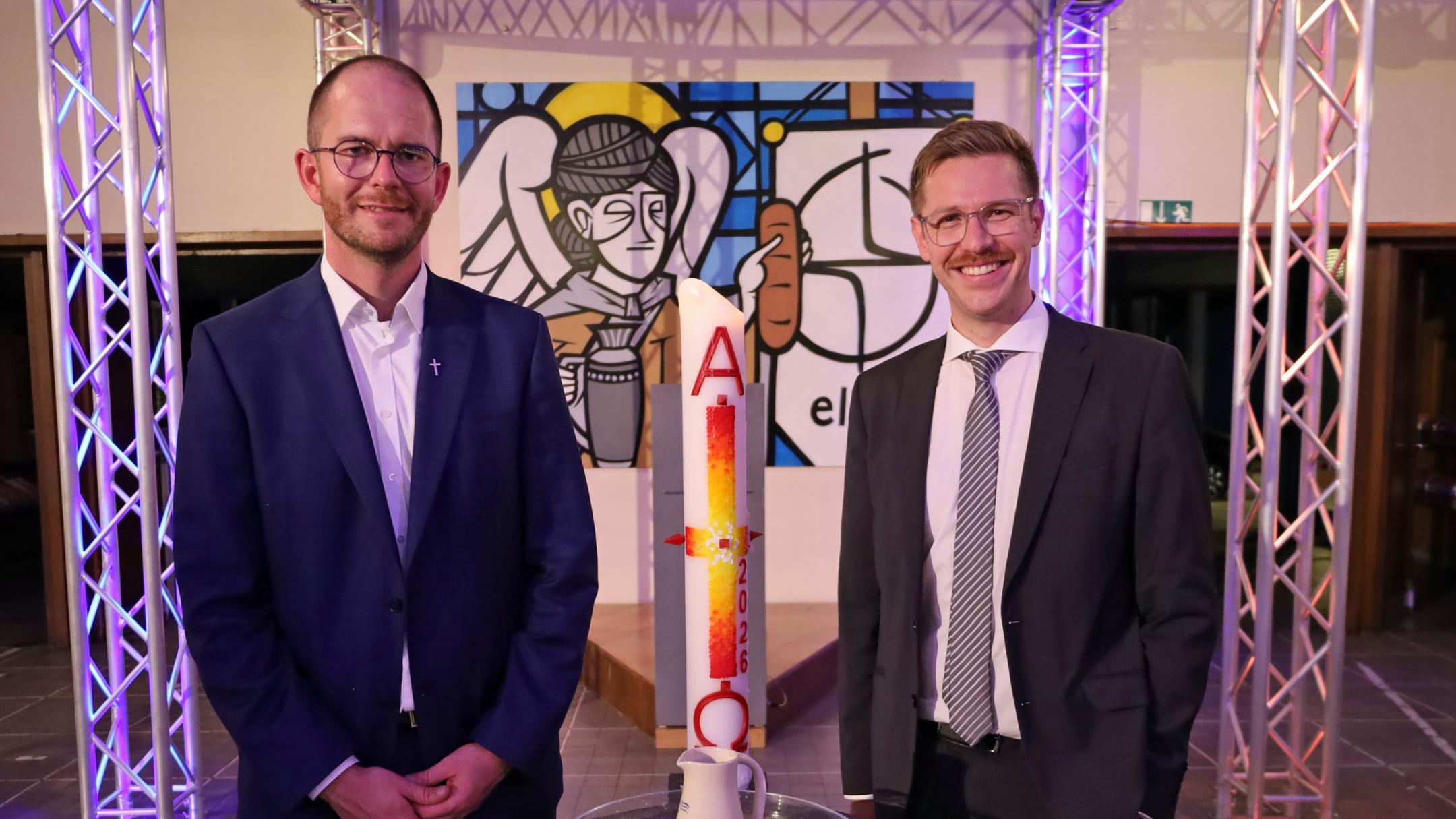 Patric Schützeichel (rechts) folgt auf Thomas Hufschmidt als neuer Jugendpfarrer in Saarbrücken.