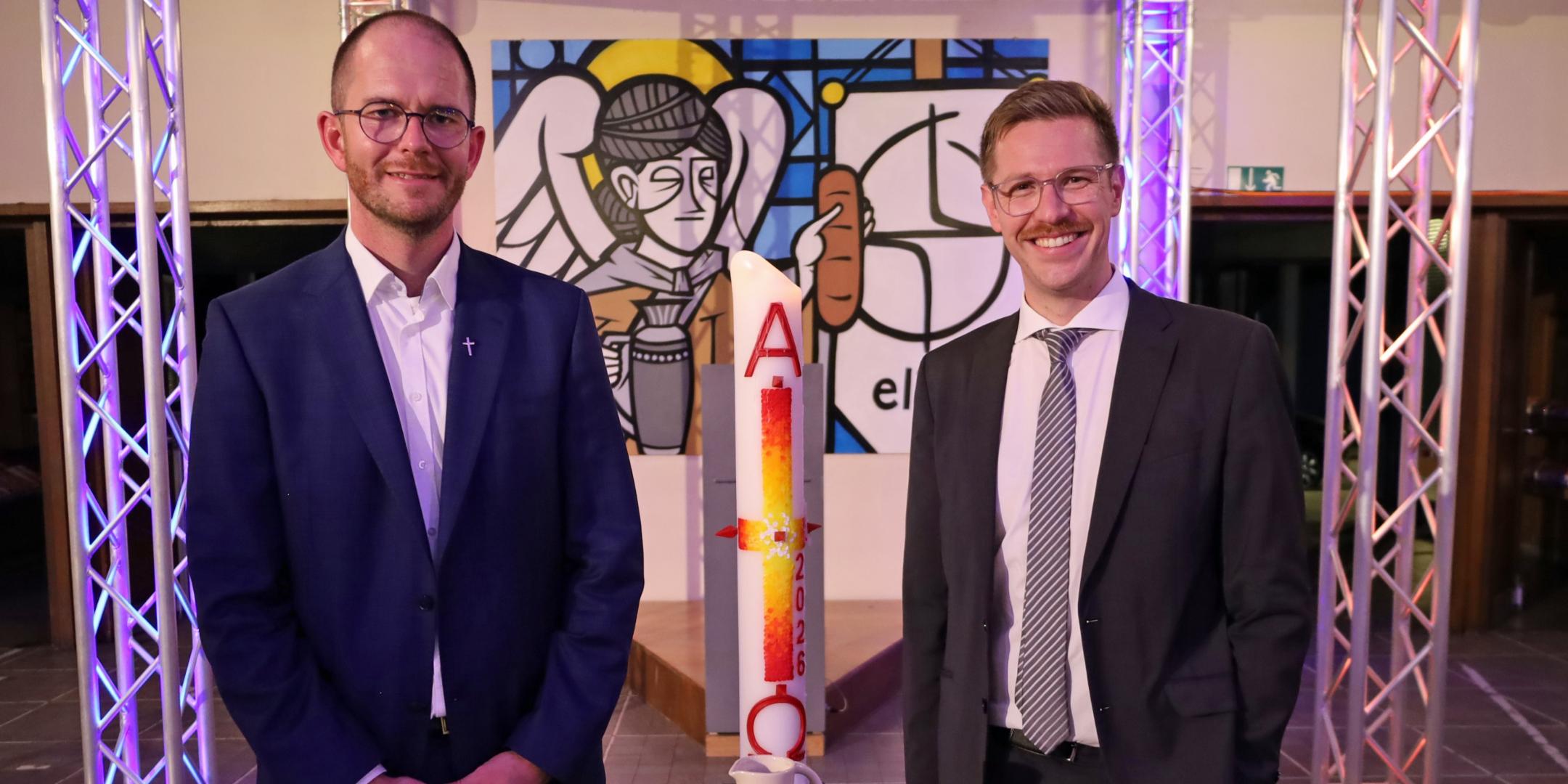 Patric Schützeichel (rechts) folgt auf Thomas Hufschmidt als neuer Jugendpfarrer in Saarbrücken.