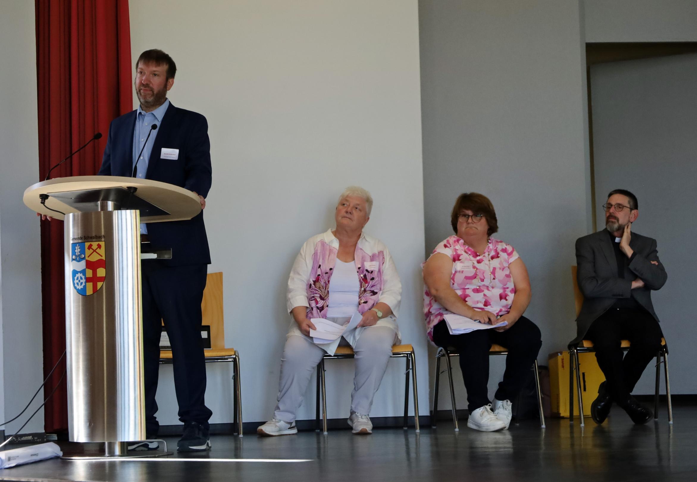 Das Leitungsteam des Pastoralen Raums und die Vorsitzende des Rates berichten von ihrer Arbeit.