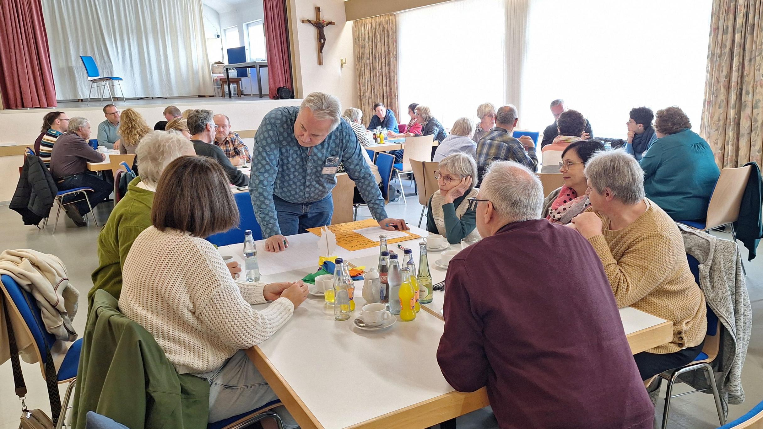 In Kleingruppen erarbeitete die Synodalversammlung Projektideen.