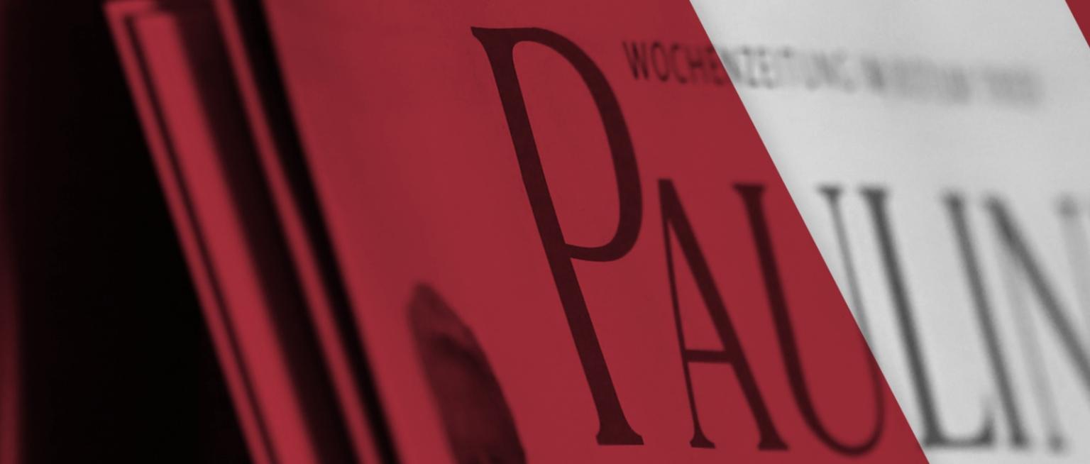 Man sieht ein Banner mit einem roten Hintergrund und mit Zeitungen. Darüber steht 'Weitere Nachrichten gibt es im gemeinsamen Newsportal von Paulinus und Bistum Trier.