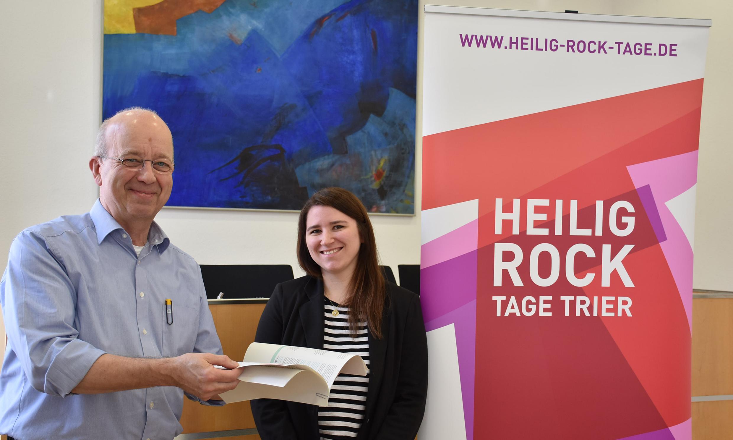 Isabell Krohn und Wolfgang Meyer stellen das Programm der 23. Heilig-Rock-Tage vor.