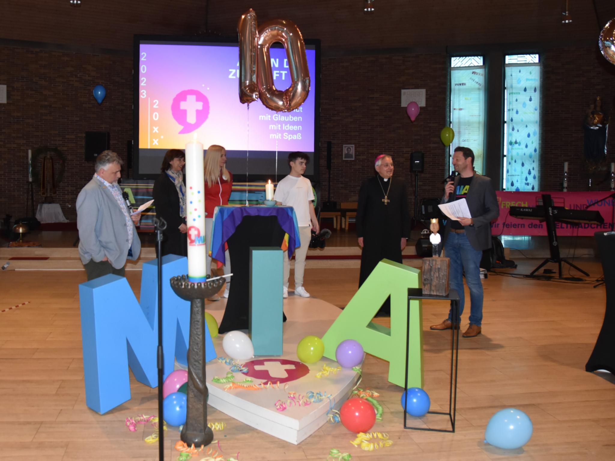 MIA Buchstaben und Luftballons