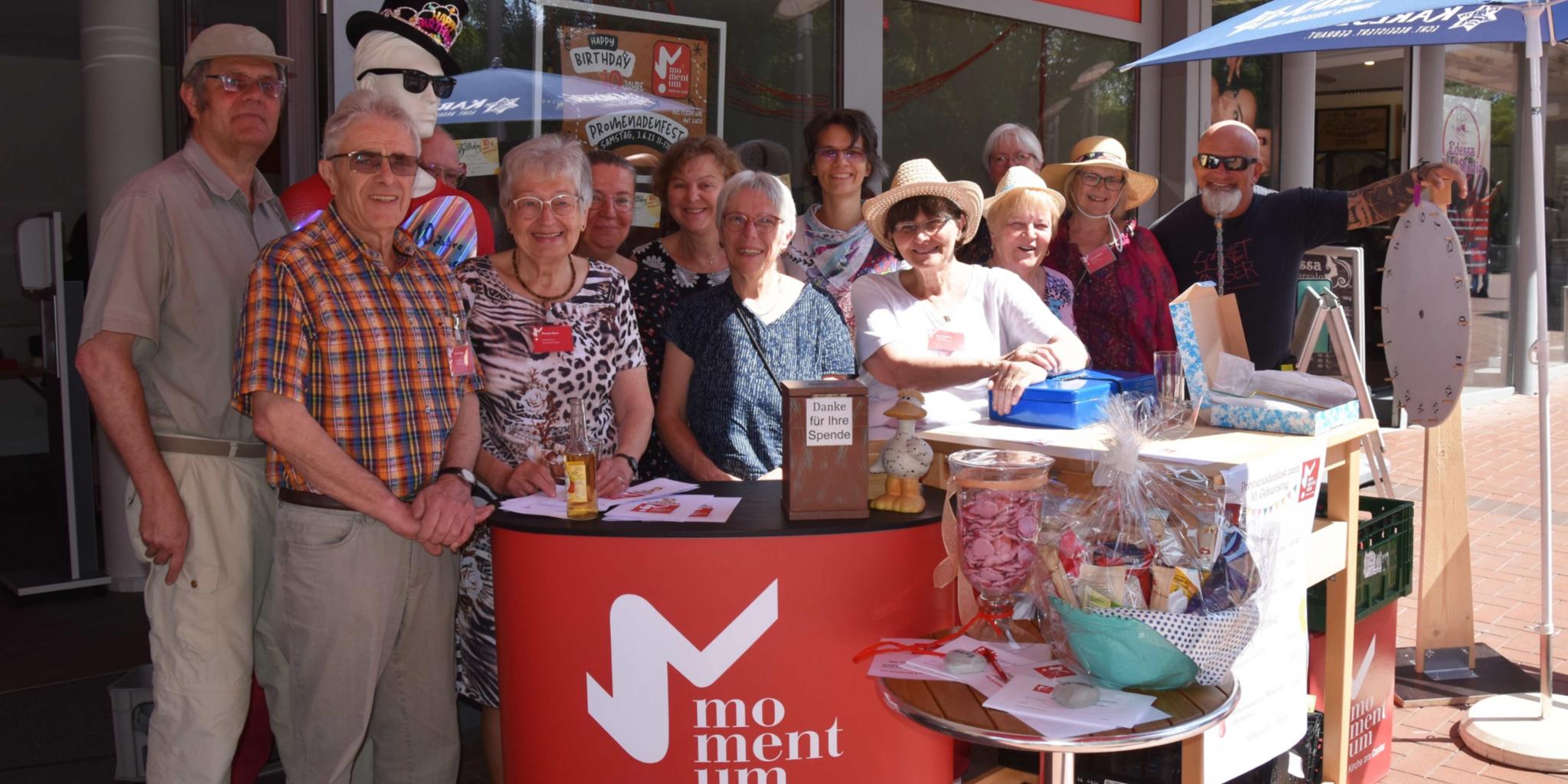 Das große Team der Ehrenamtlichen hat das Promenadenfest organisiert.