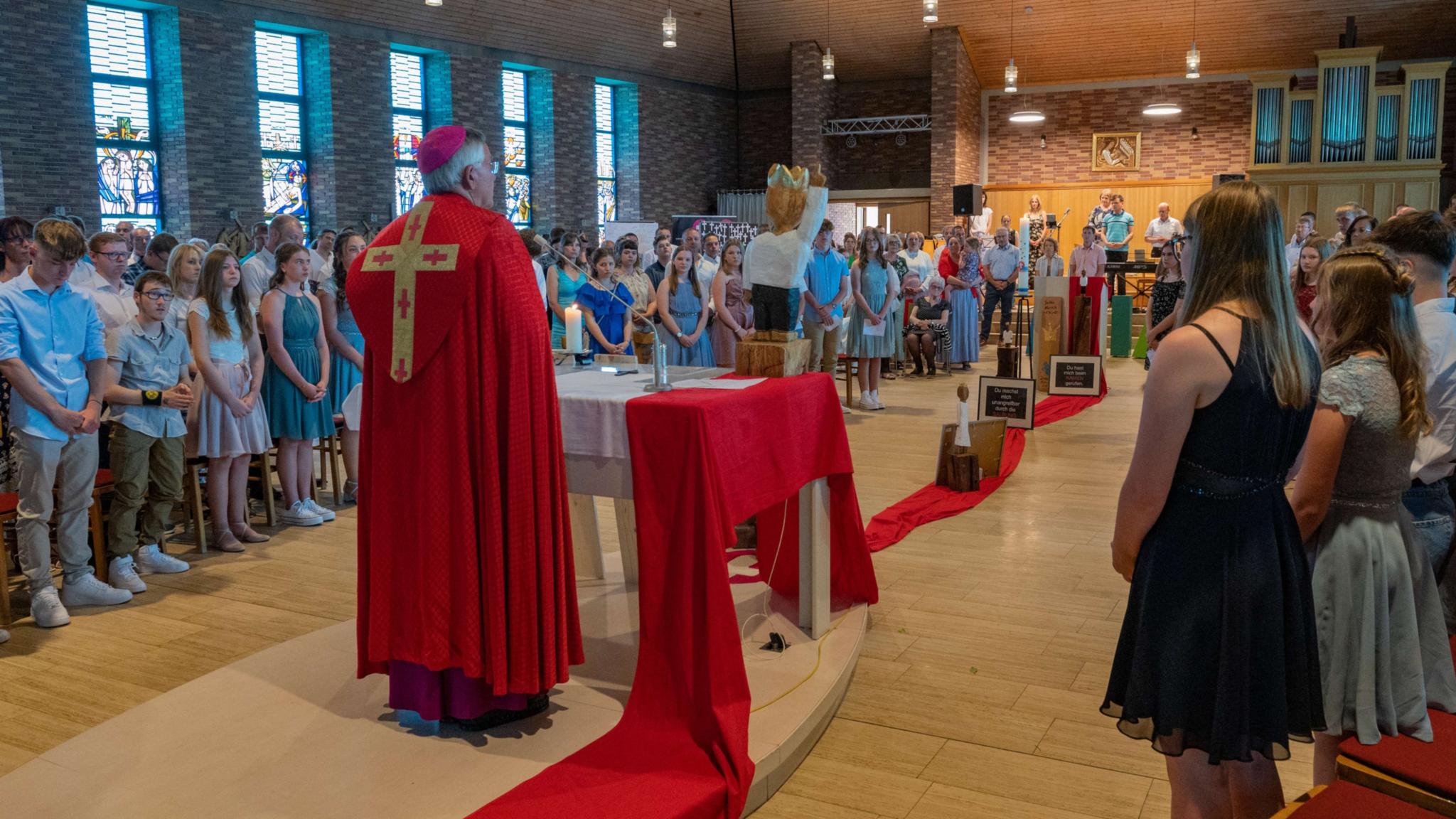 Firmgottesdienst mit Weihbischof Gebert in der Jugendkirche MIA.