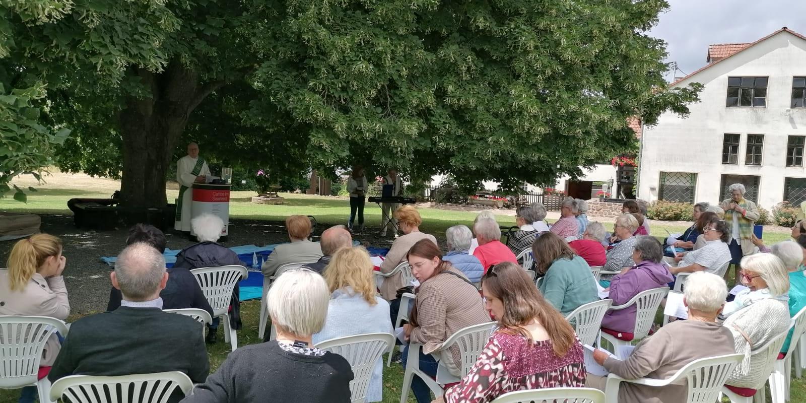 Rund 40 Personen kamen zum Gottesdienst der Seniorenpatenschaften nach Schmelz.