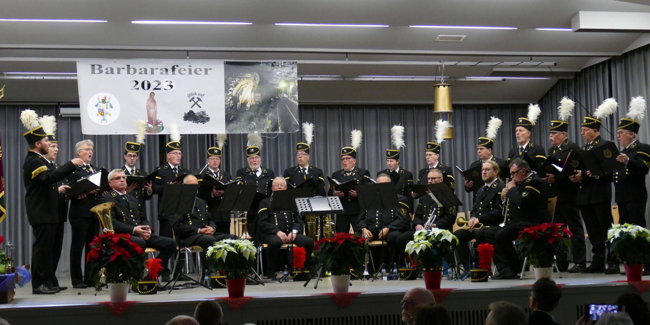 Saarknappenchor und das Brass Ensemble der Bergkapelle spielten bei der Zentralen Barbarafeier.