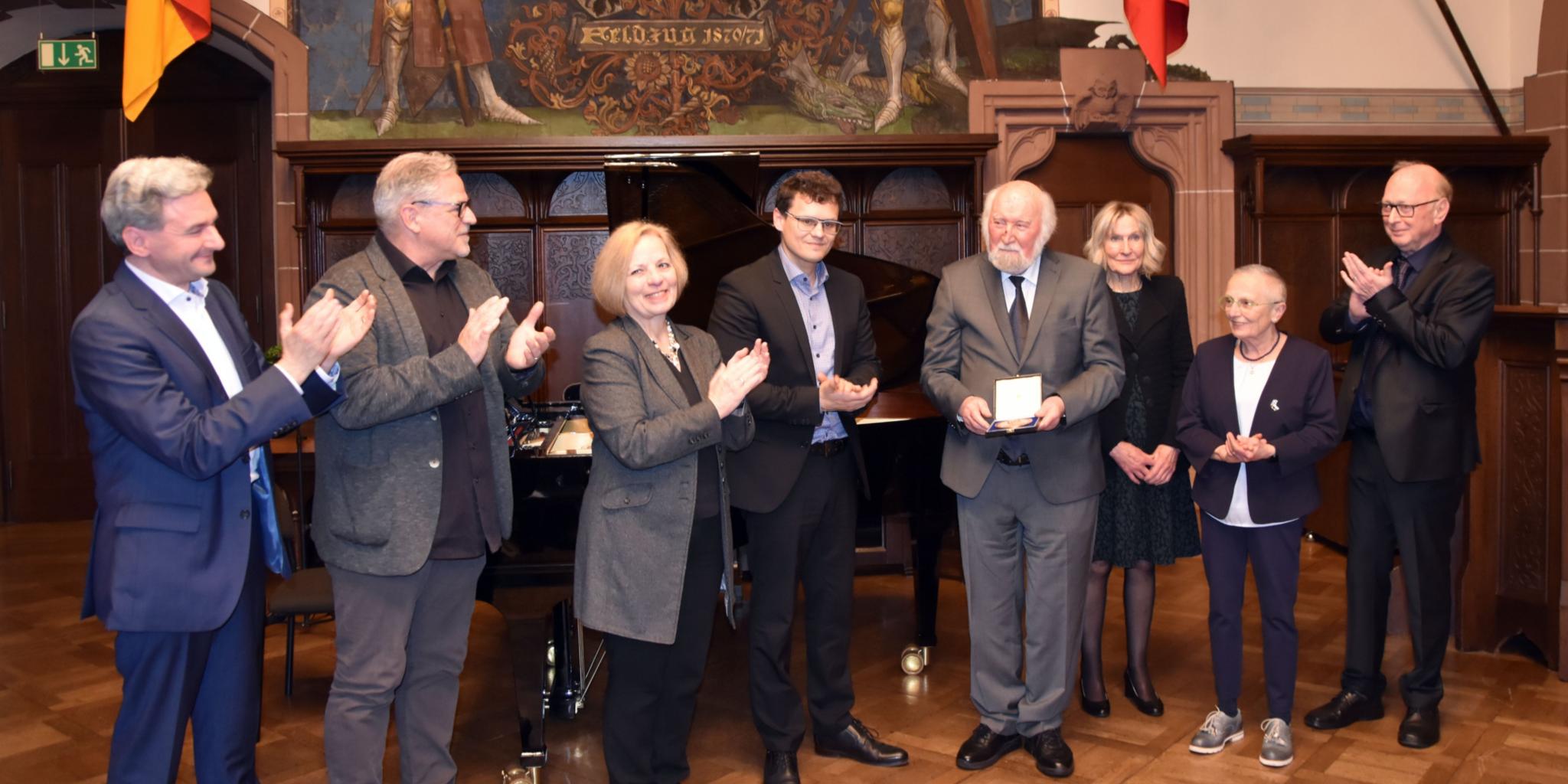 Patrick Wilhelmy, Thomas Altmaier, Christine Unrath, Evgenij Mrinski, Herbert Jochum, Annegret Jochum, Ricarda Kunger und Roland Rixecker (von links)