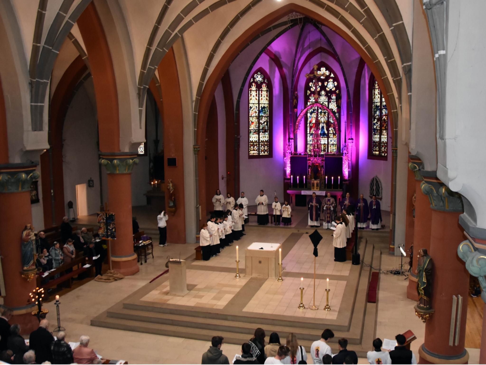Pontifikalamt in der Kirche Maria Himmelfahrt in Quierschied.