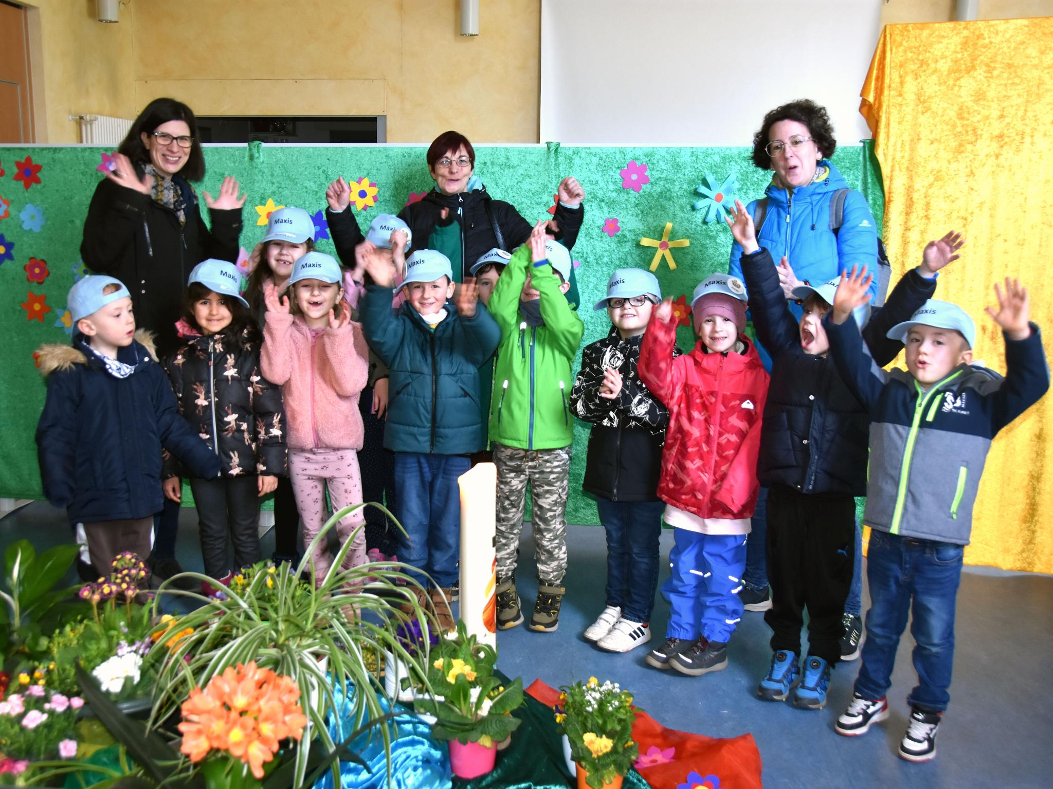 Die Kinder der katholischen Kita St. Maximin aus Dillingen-Pachten freuen sich über die Auferstehung Jesu.
