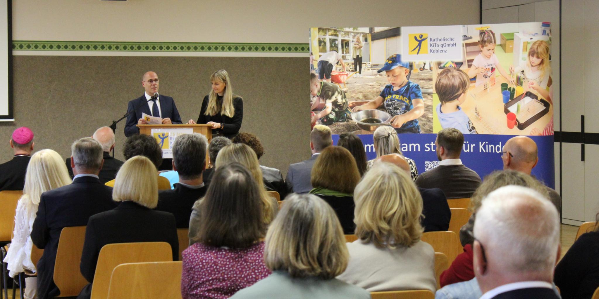 Kerstin Naunheim und Michael Schlusemann von der Geschäftsführung der Kita gGmbH