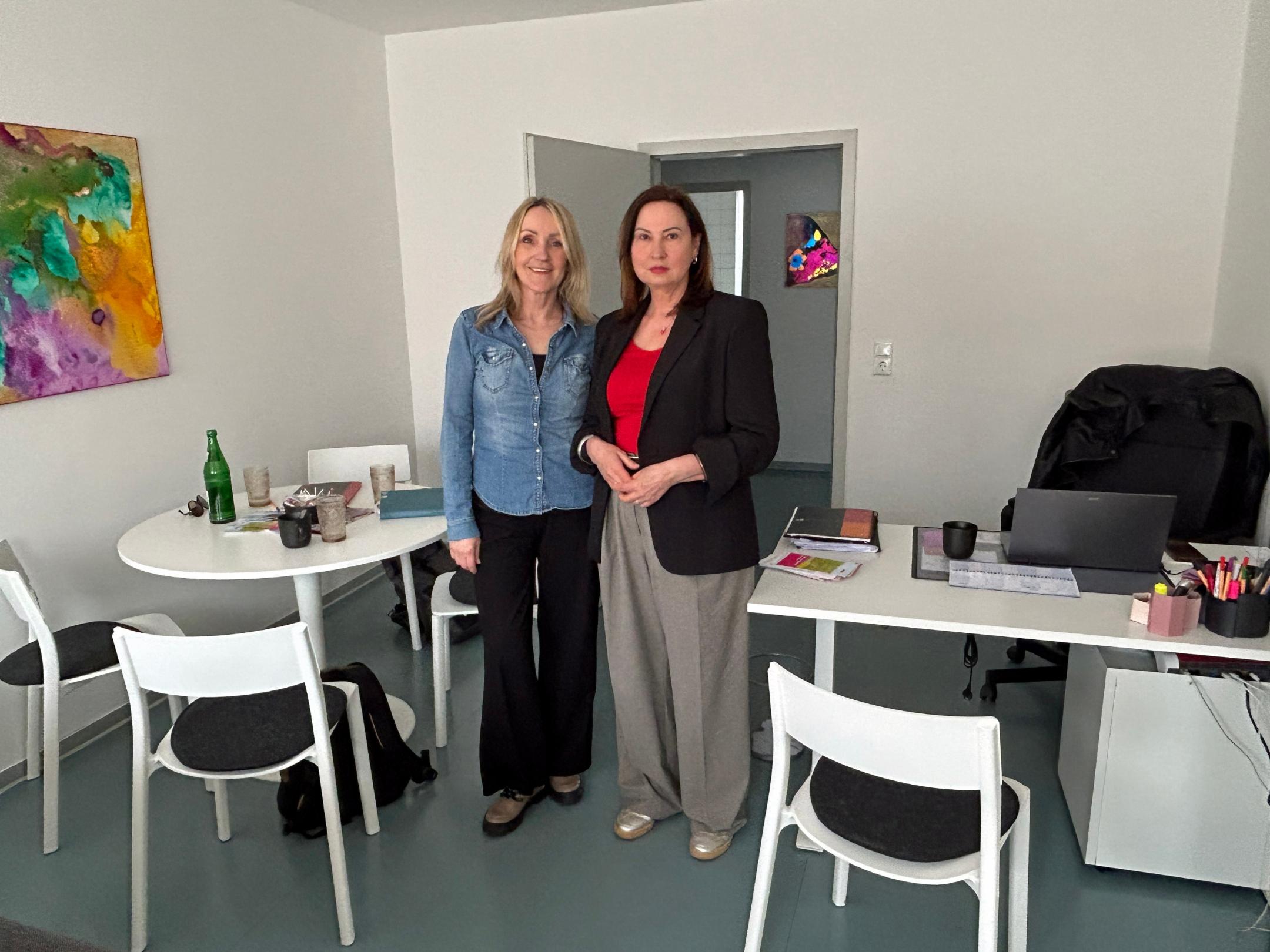 Beraterin Daniela Schwan und Birgit Brittnacher, geschäftsführende Leiterin beim SkF im Tagestreff für Frauen (TafF).
