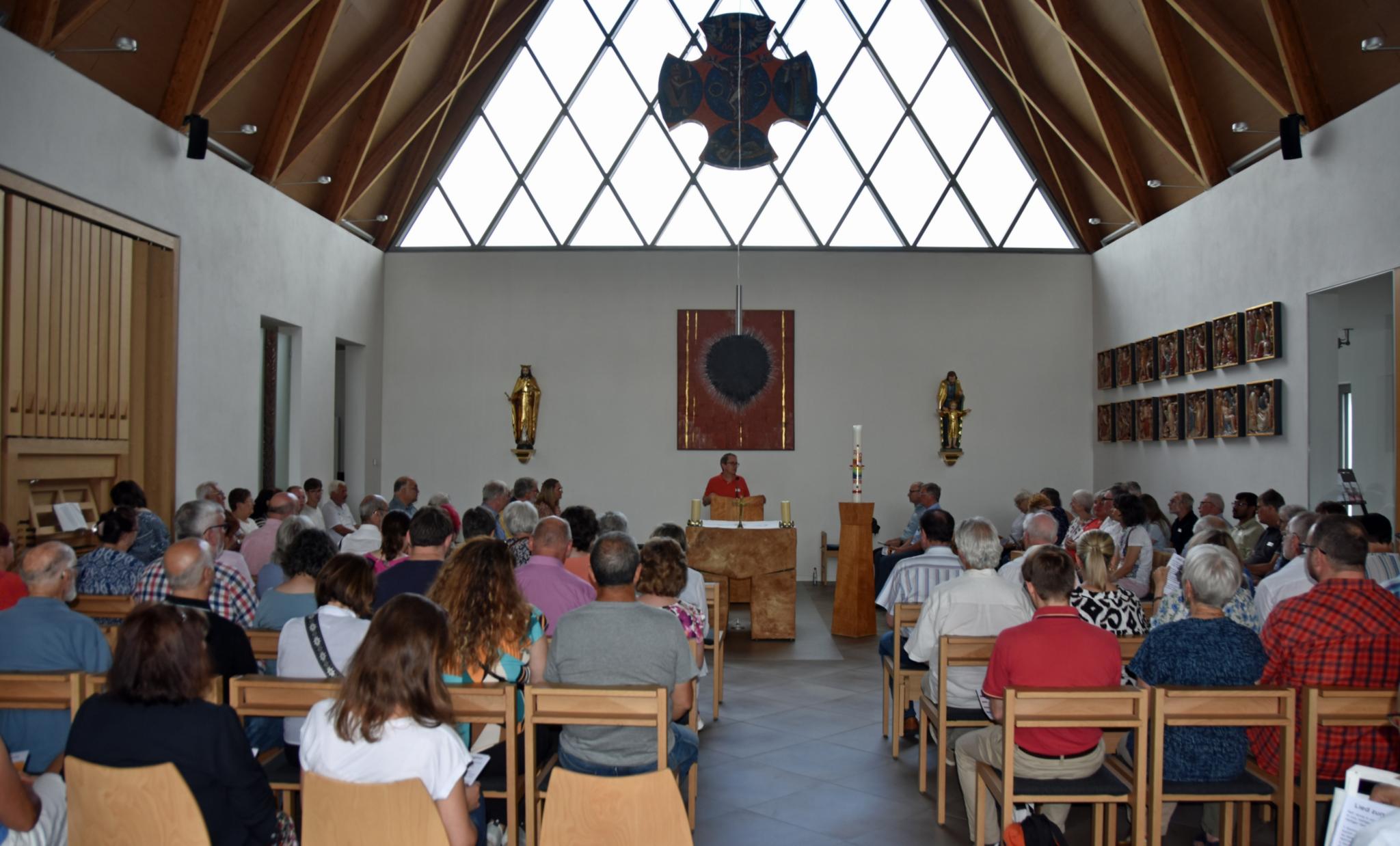 Rund 90 ehren- und hauptamtlich Engagierte kamen zur ersten Synodalversammlung des Pastoralen Raums Neunkirchen ins Pfarrheim St. Johannes in Wellesweiler.