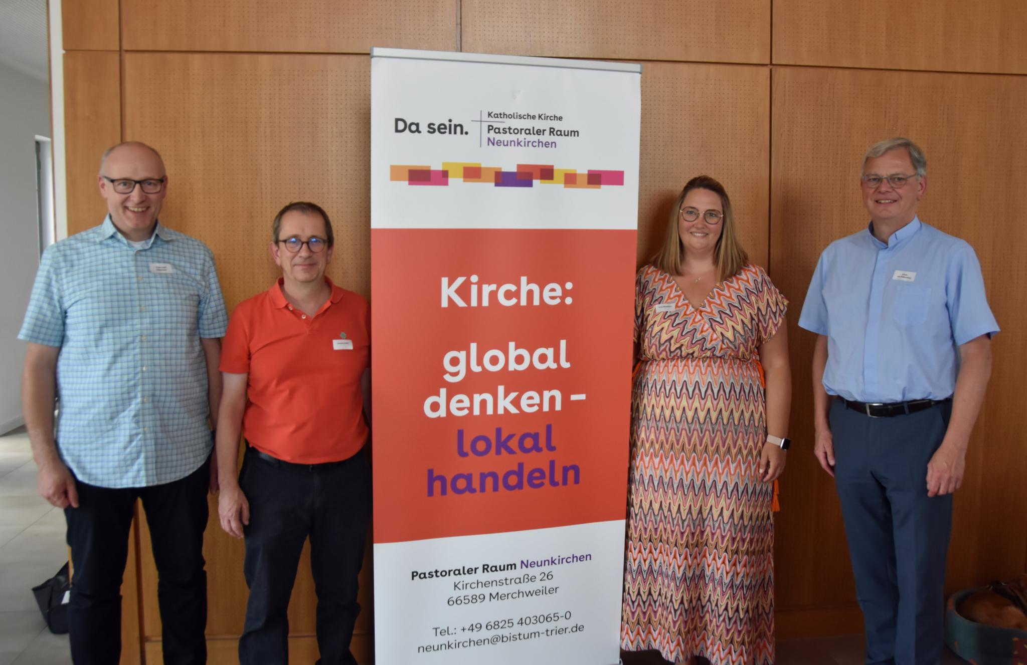 Diakon Franz Josef Dobelmann, Dekan Clemens Kiefer, Engagemententwicklerin Silvia Pfundstein und Generalvikar Ulrich von Plettenberg (von links).