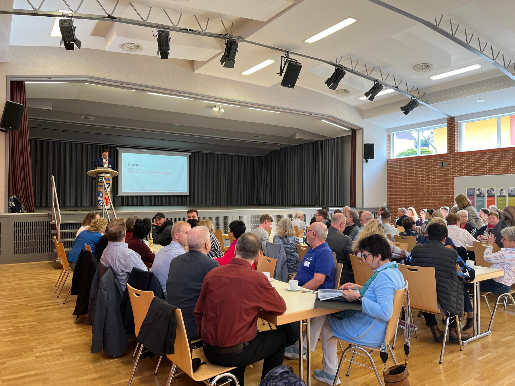 Die Delegierten tauschten sich in der Turn- und Festhalle in Elm aus.