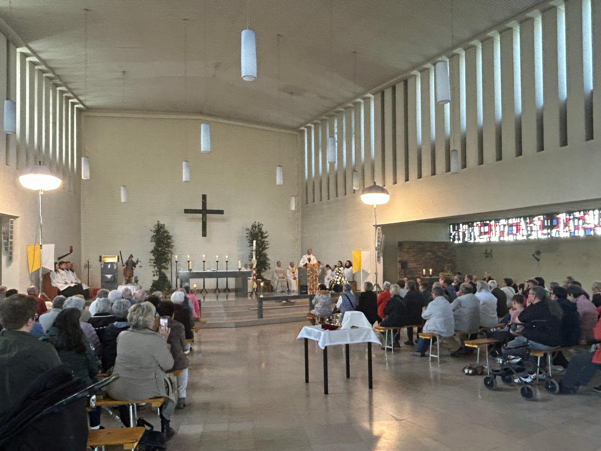 Rund 300 Menschen nahmen am Gottesdienst zur Profanierung teil.