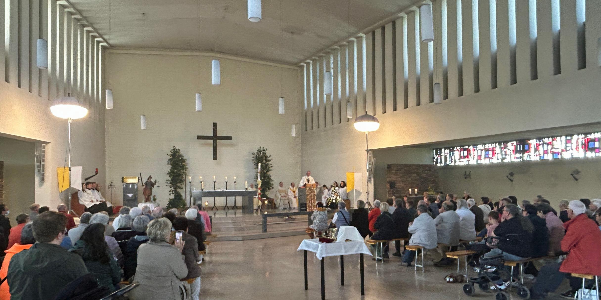 Rund 300 Menschen nahmen am Gottesdienst zur Profanierung teil.