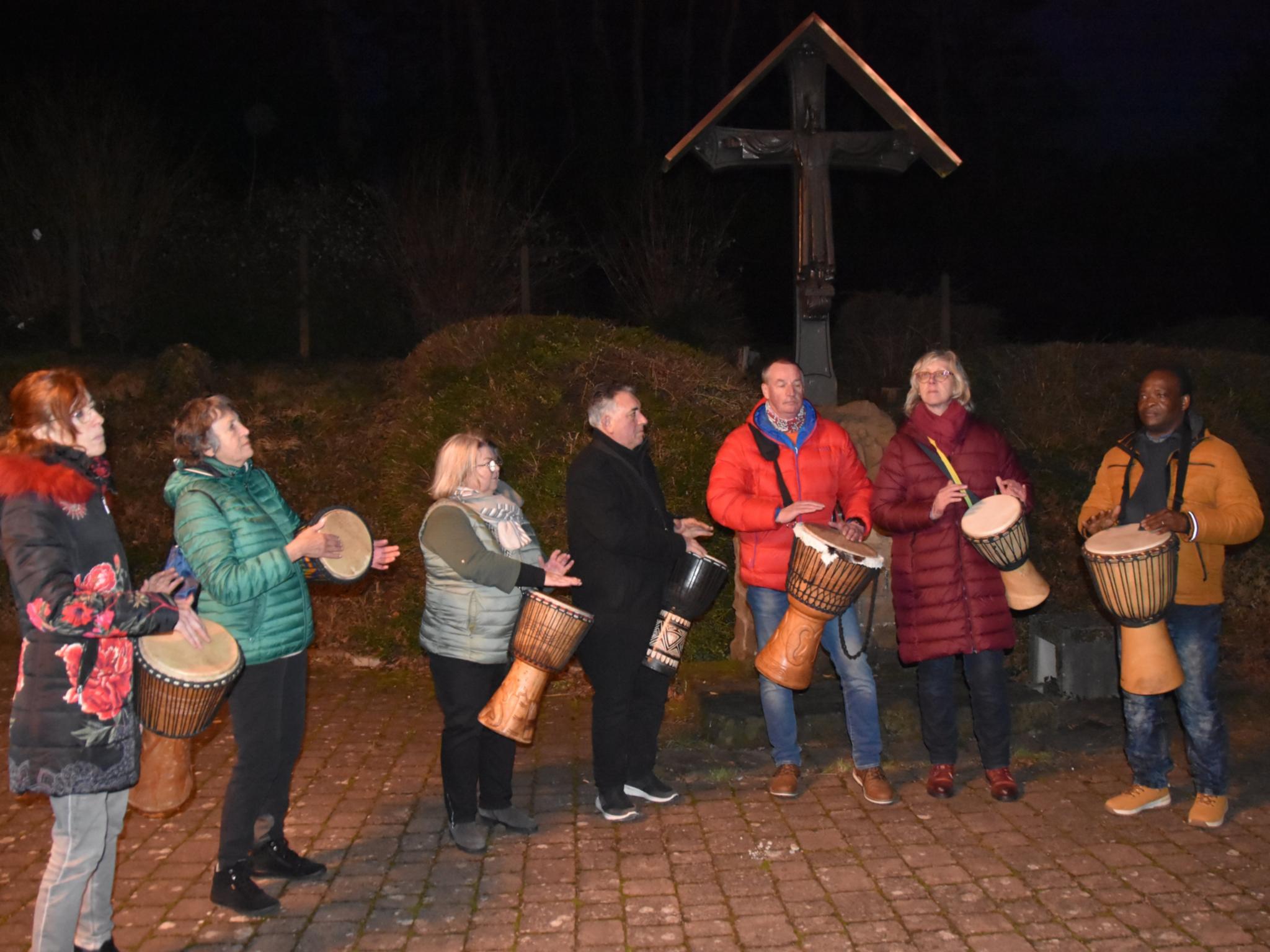 Die evangelischen Trommelgruppe Uchtelfangen begleitete die Kundgebung.