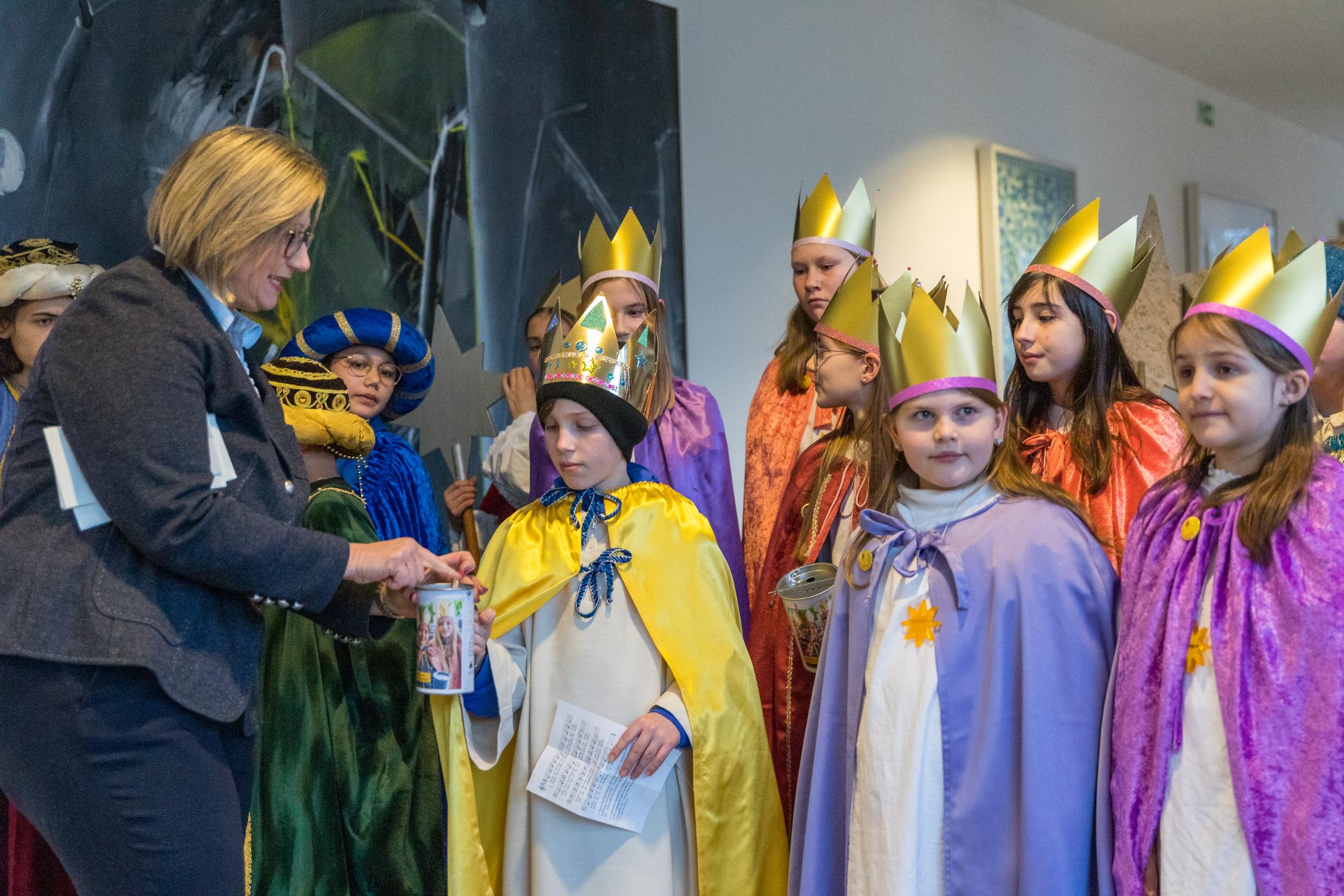 Eine Spende zugunsten der Aktion erhielt jede Gruppe.