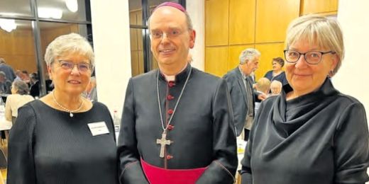 Die Reutlinger Theologien Ulrike Schuler, Weihbischof Robert Brahm und Kirchenpräsidentin Dorothee Wüst (vlnr.)