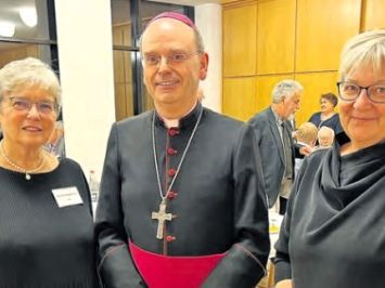 Die Reutlinger Theologien Ulrike Schuler, Weihbischof Robert Brahm und Kirchenpräsidentin Dorothee Wüst (vlnr.)