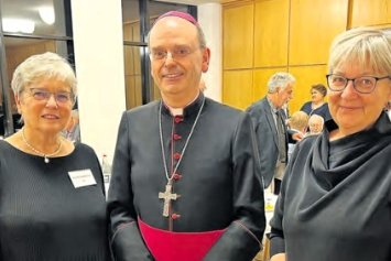 Die Reutlinger Theologien Ulrike Schuler, Weihbischof Robert Brahm und Kirchenpräsidentin Dorothee Wüst (vlnr.)