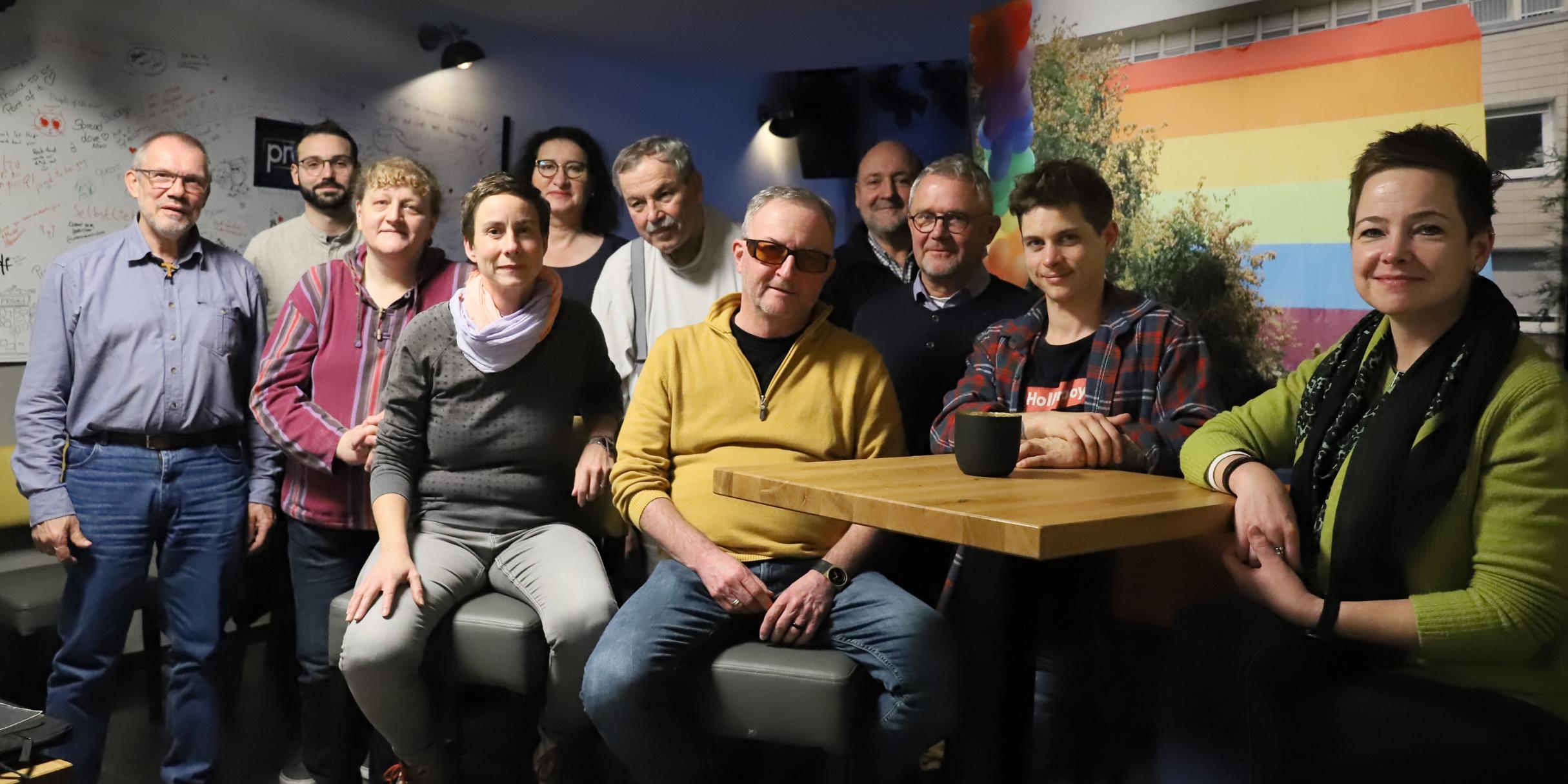Der Arbeitskreis Queer im Bistum Trier: Aloys Perling, Andreas Diegler, Beate Heß, Sabrina Koch, Claudia Brutscher, Thomas Wagner, Matthias Holzapfel, Lutz Schultz, Ralf Schmitz, Vincent Maron, Ulrike Laux