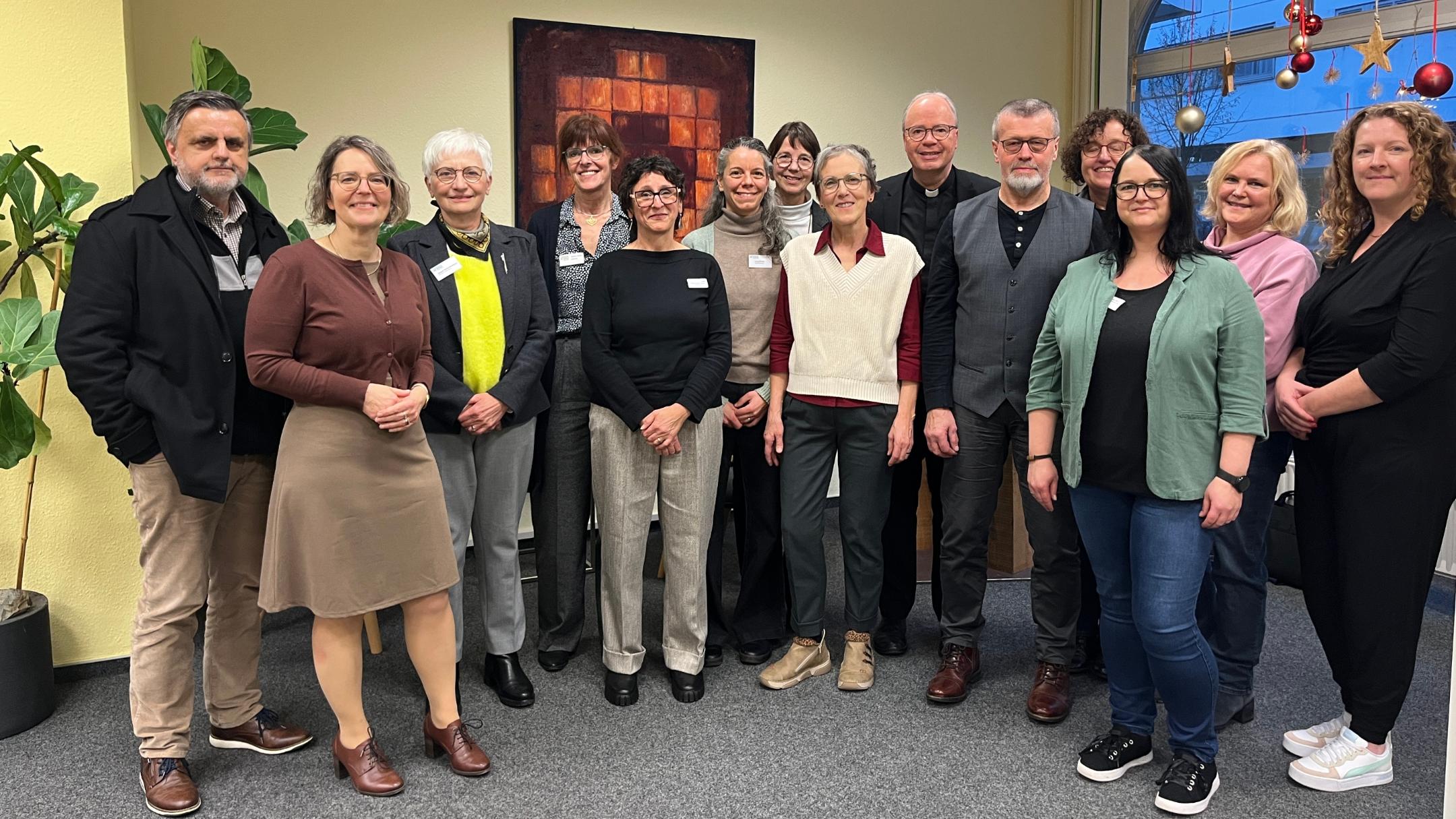 Bischof Ackermann mit Haupt- und Ehrenamtlichen