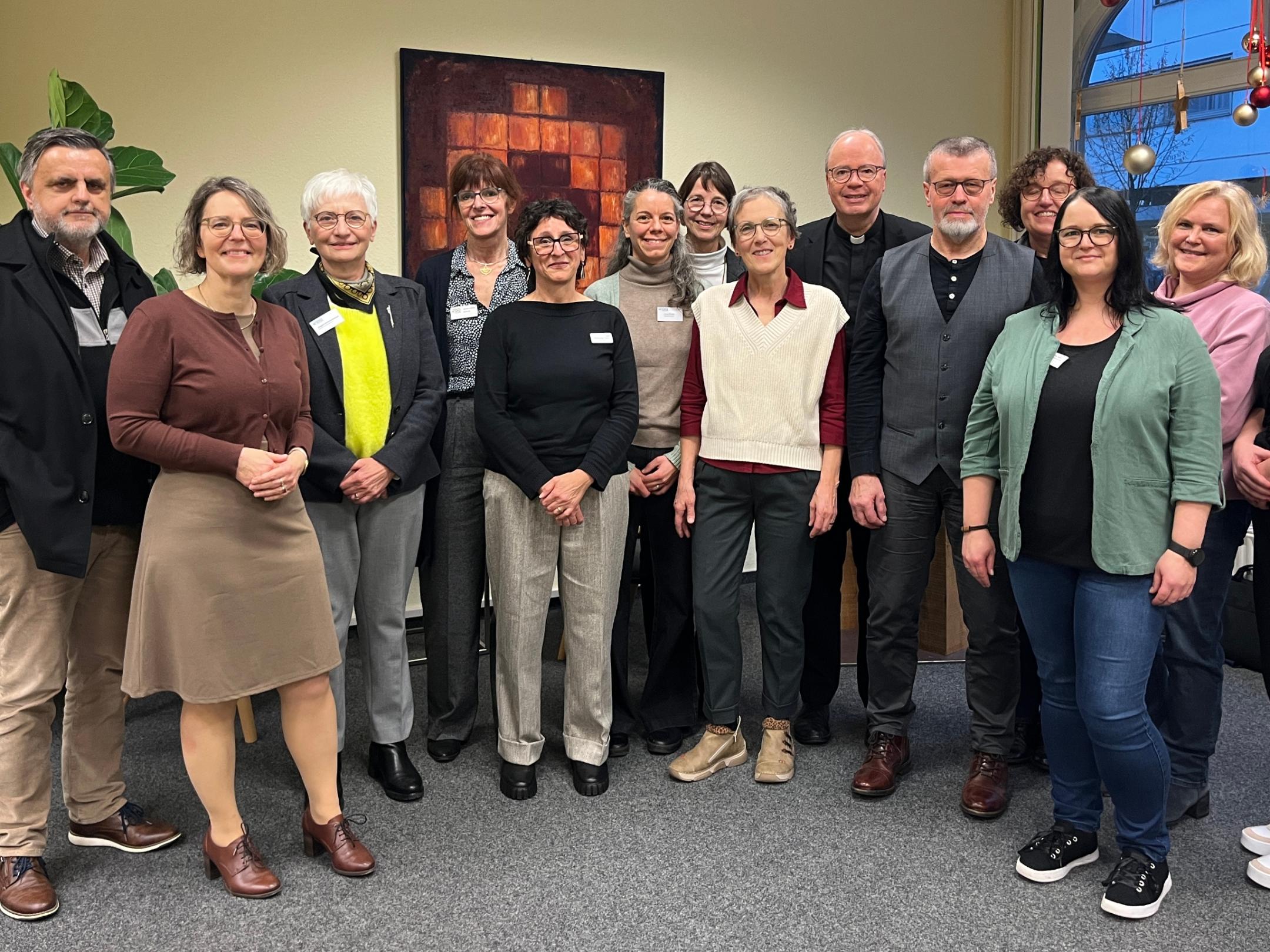 Bischof Ackermann mit Haupt- und Ehrenamtlichen