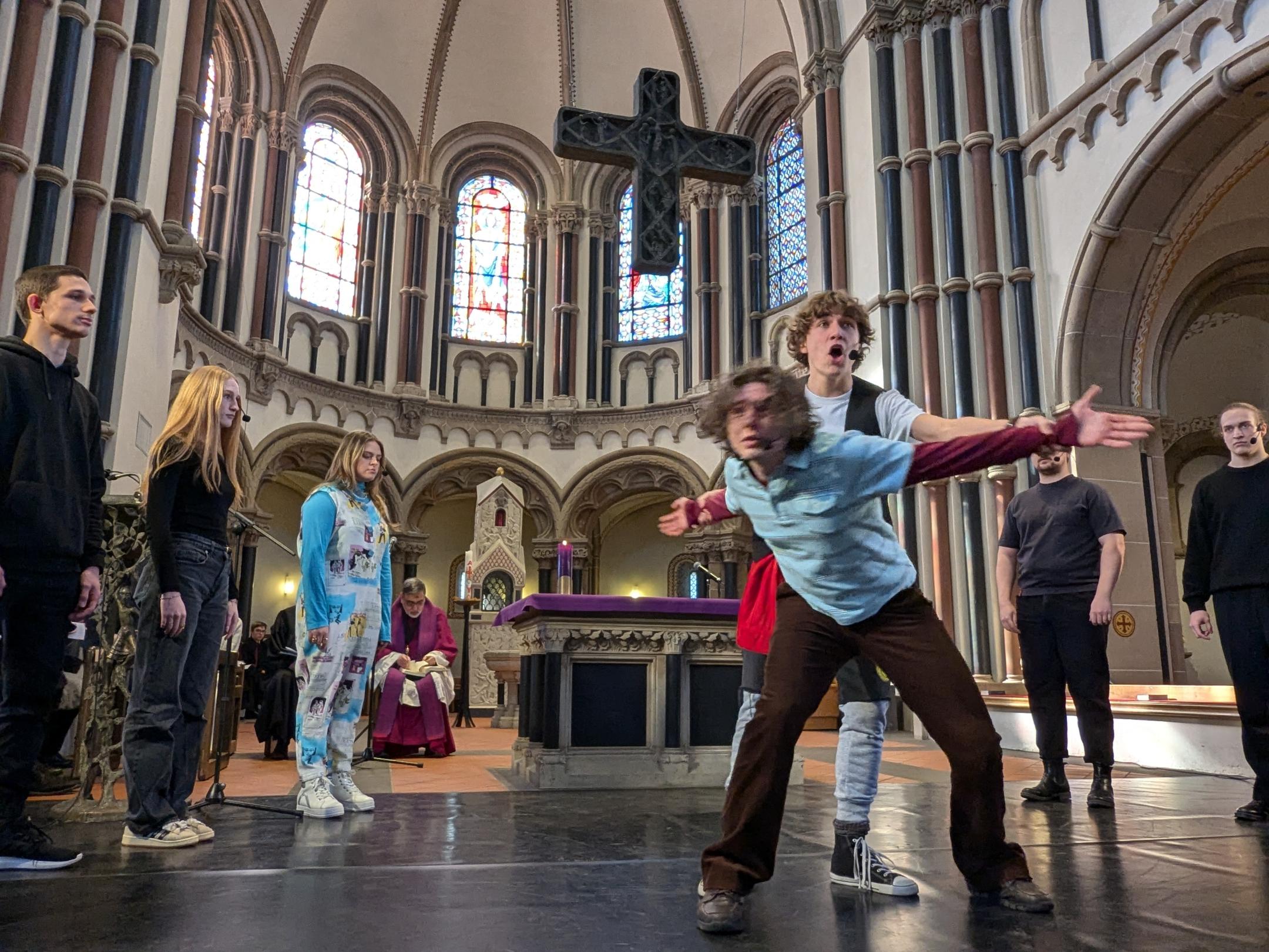Das Jugendtheater mit einem Stück aus dem Musical 'Be More Chill'