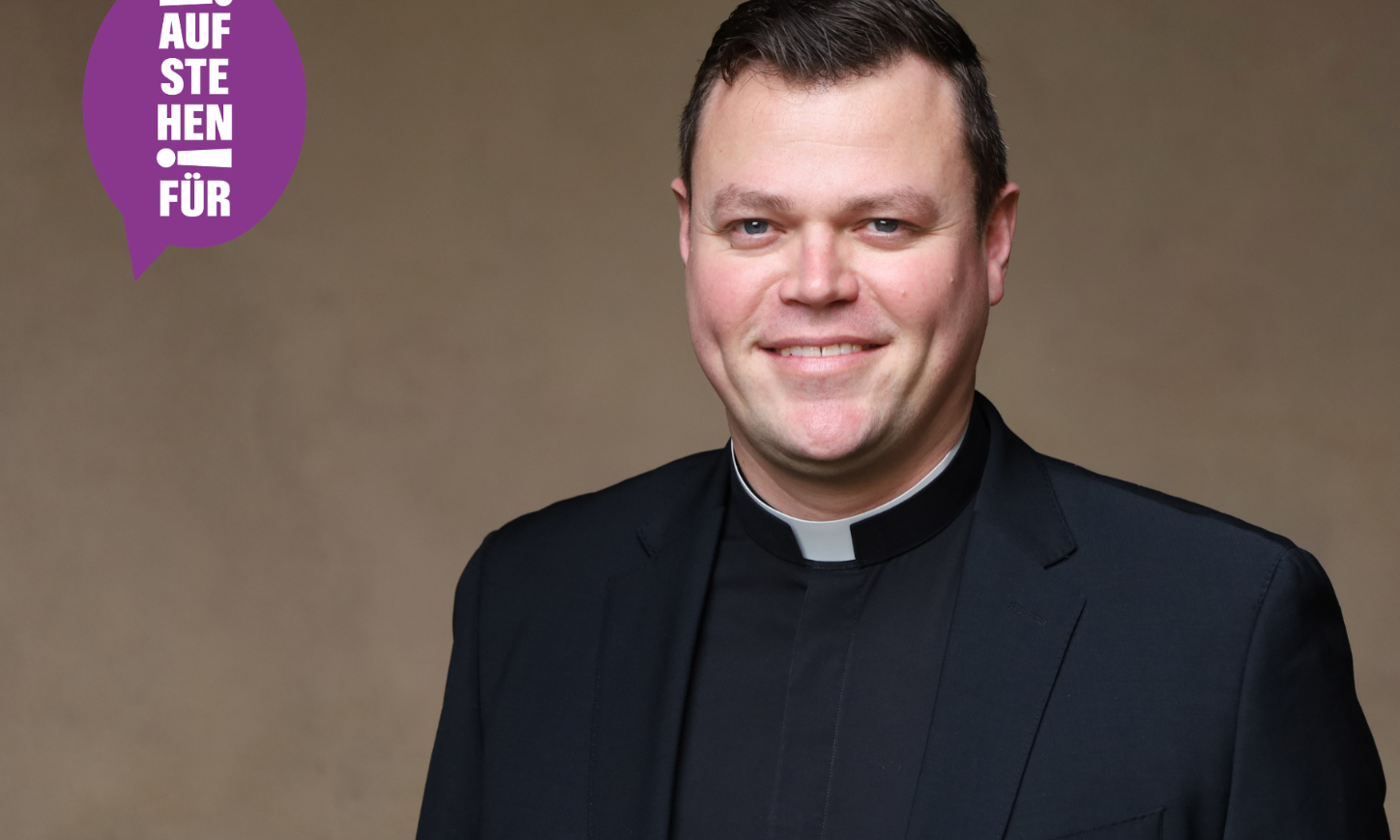 „Gott ist das Maß, an dem der Mensch sich messen muss.“ (Alfred Delp SJ) Christen sind keine Zuschauer der Geschichte. Unser Glaube ist kein Hobby, sondern Bekenntnis zum Gott des Lebens, dessen Ebenbilder wir sind. Für mich ist klar: Wer „Ja und Amen“ sagt, muss auch „Nein und Schluss“ sagen. Deshalb stehen wir überall dort auf, wo Leben, Menschenwürde und Freiheit in Gefahr sind. Christsein heißt politisch sein – nicht aus Parteikalkül, sondern weil wir dem Evangelium ein Gesicht geben.