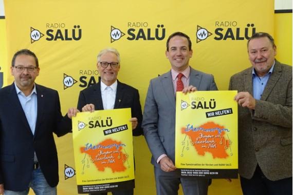 Caritasdirektor Dirk Schmitt, Pfarrer Wolfgang Glitt, Chef der Staatskanzlei David Lindemann und RADIO SALÜ Geschäftsführer Axel Musolff eröffneten die diesjährige Sternenregen-Aktion.