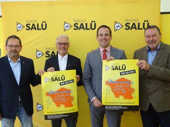 Caritasdirektor Dirk Schmitt, Pfarrer Wolfgang Glitt, Chef der Staatskanzlei David Lindemann und RADIO SALÜ Geschäftsführer Axel Musolff eröffneten die diesjährige Sternenregen-Aktion.