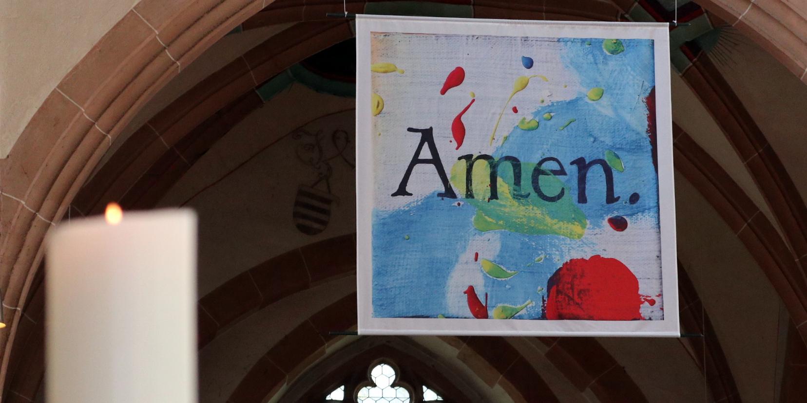 Das 'Amen' schwebt in der Martinskirche in Oberwesel.