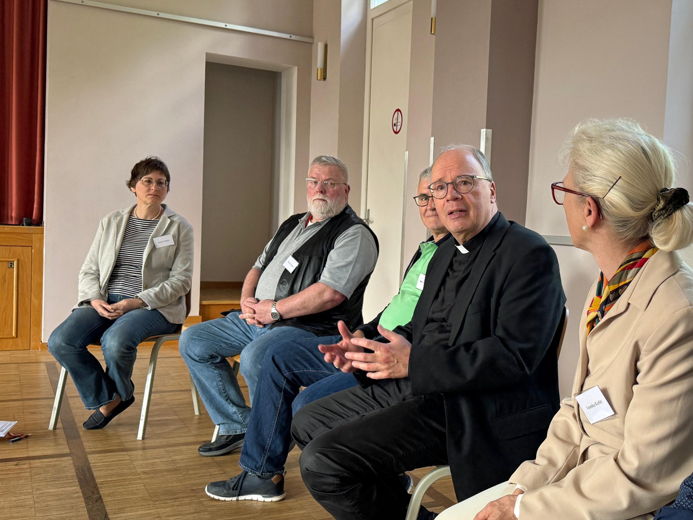 Der Bischof war als Zuhörer und Gast während der Visitation des Pastoralen Raumes Saarburg gekommen.