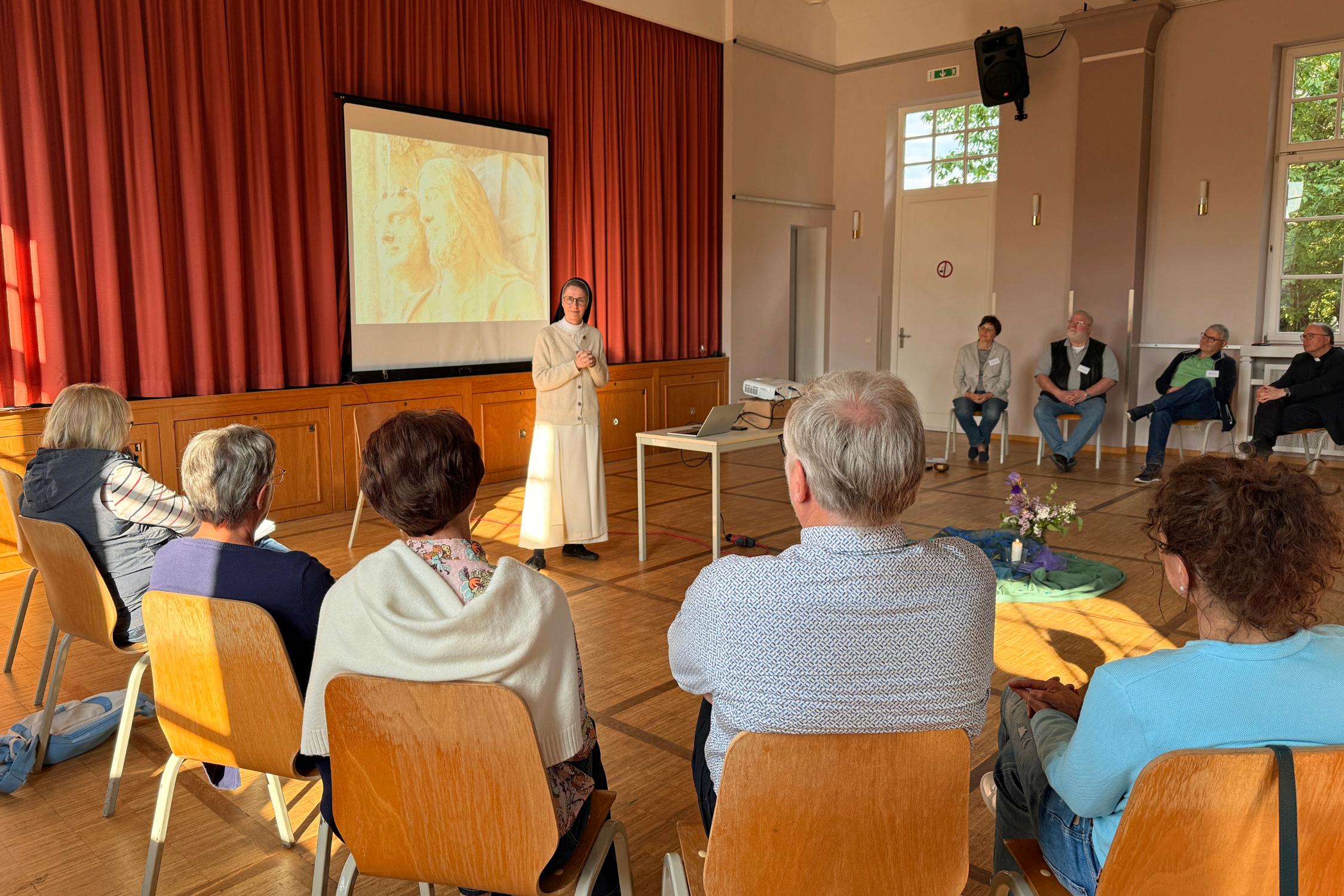 Sr. Scholastika Jurt ist Generalpriorin bei den Arenberger Dominikanerinnen. Sie sprach in ihrem Vortrag über innere Kraftquellen.