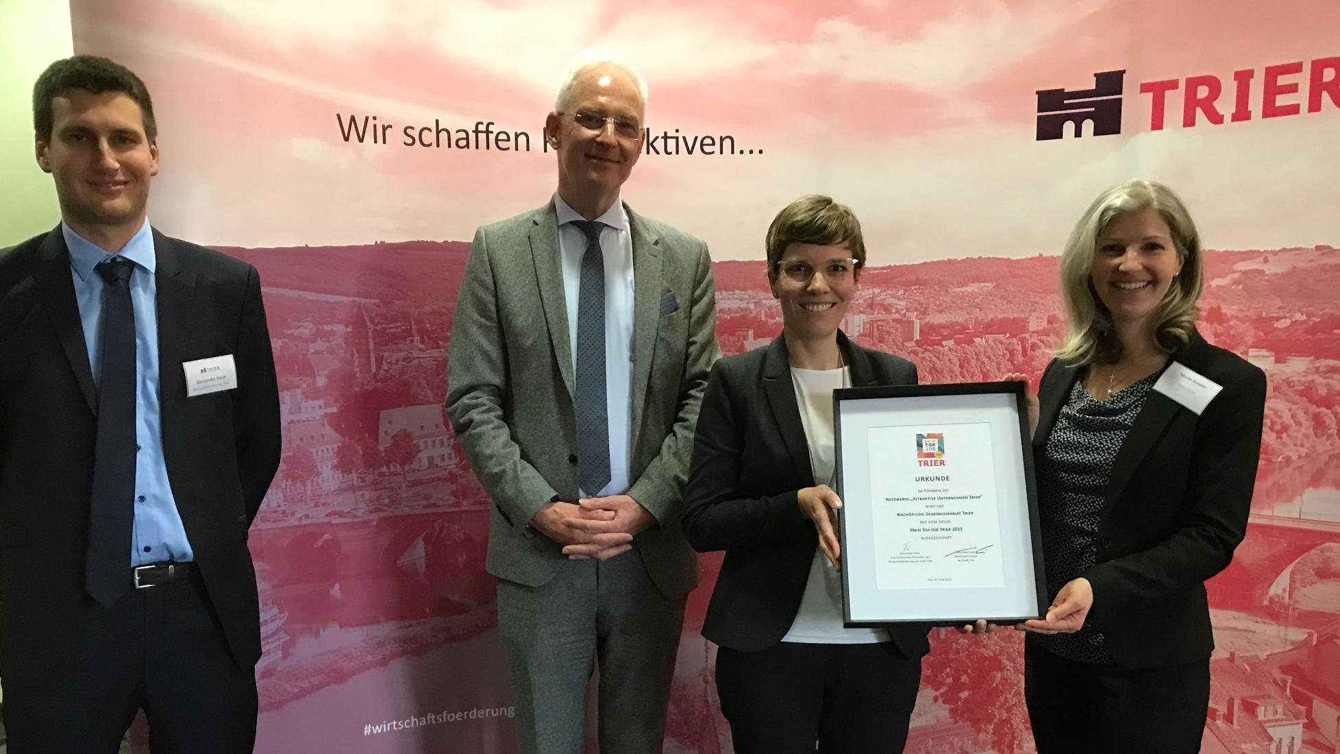 Alexander Fisch, Oberbürgermeister Wolfram Leibe, Frauke Backes und Nicole Simons (vlnr.)