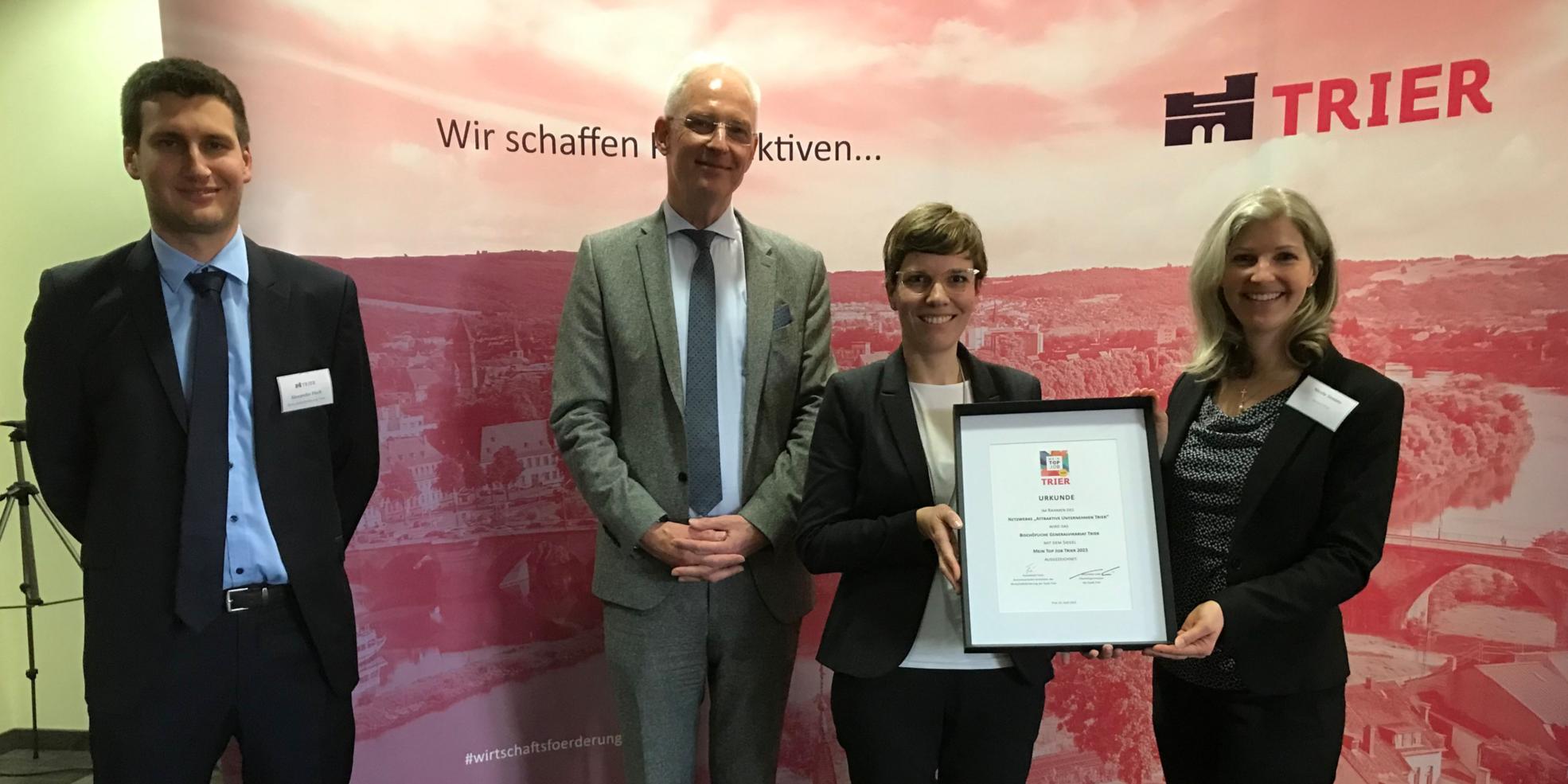 Alexander Fisch, Oberbürgermeister Wolfram Leibe, Frauke Backes und Nicole Simons (vlnr.)
